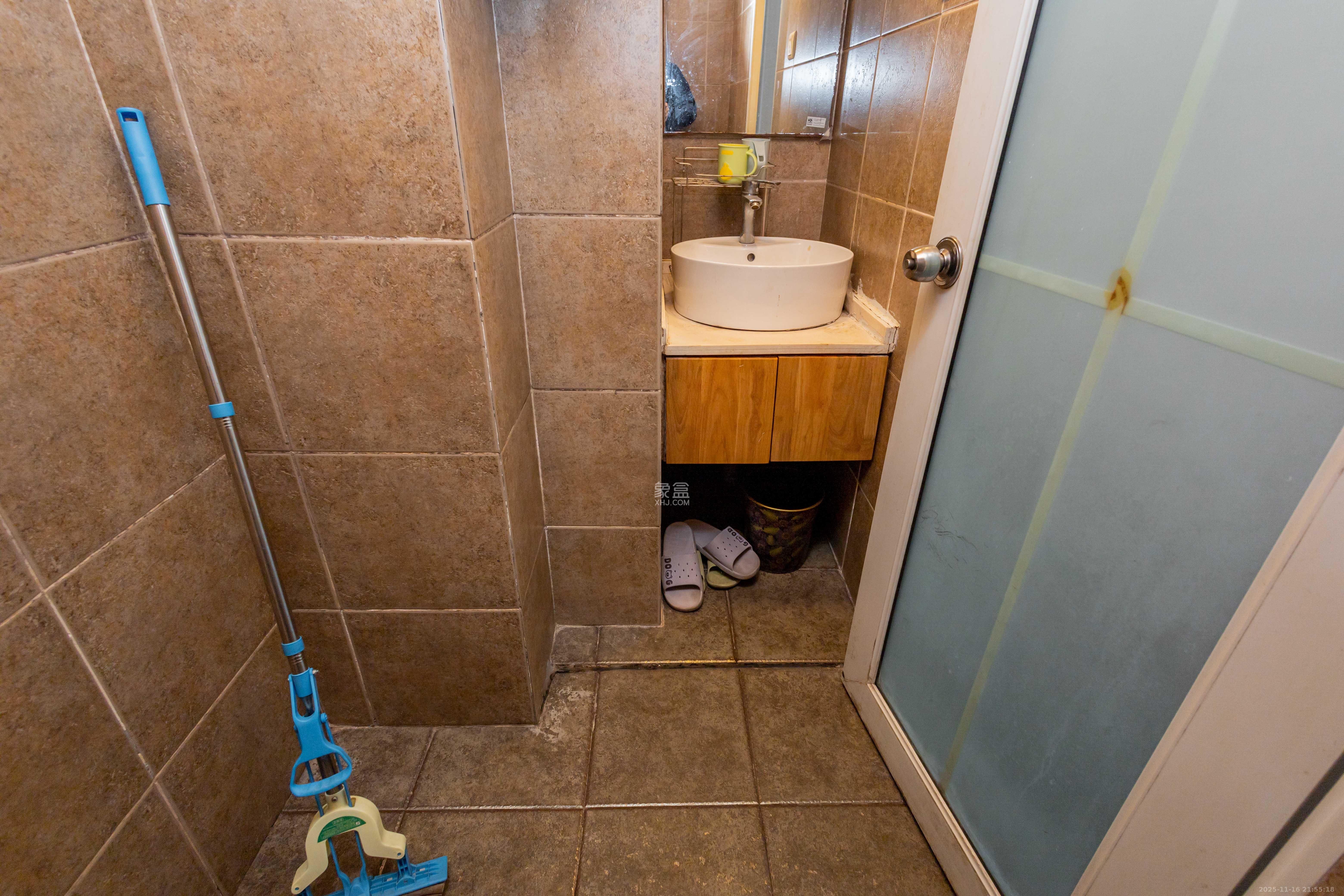 未来蜂巢  3室2厅1卫    42.0万卫生间