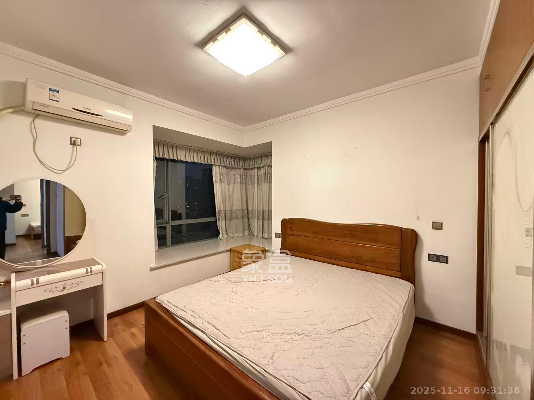 新城新世界一二三期  1室0厅1卫    2400.0元/月室内图