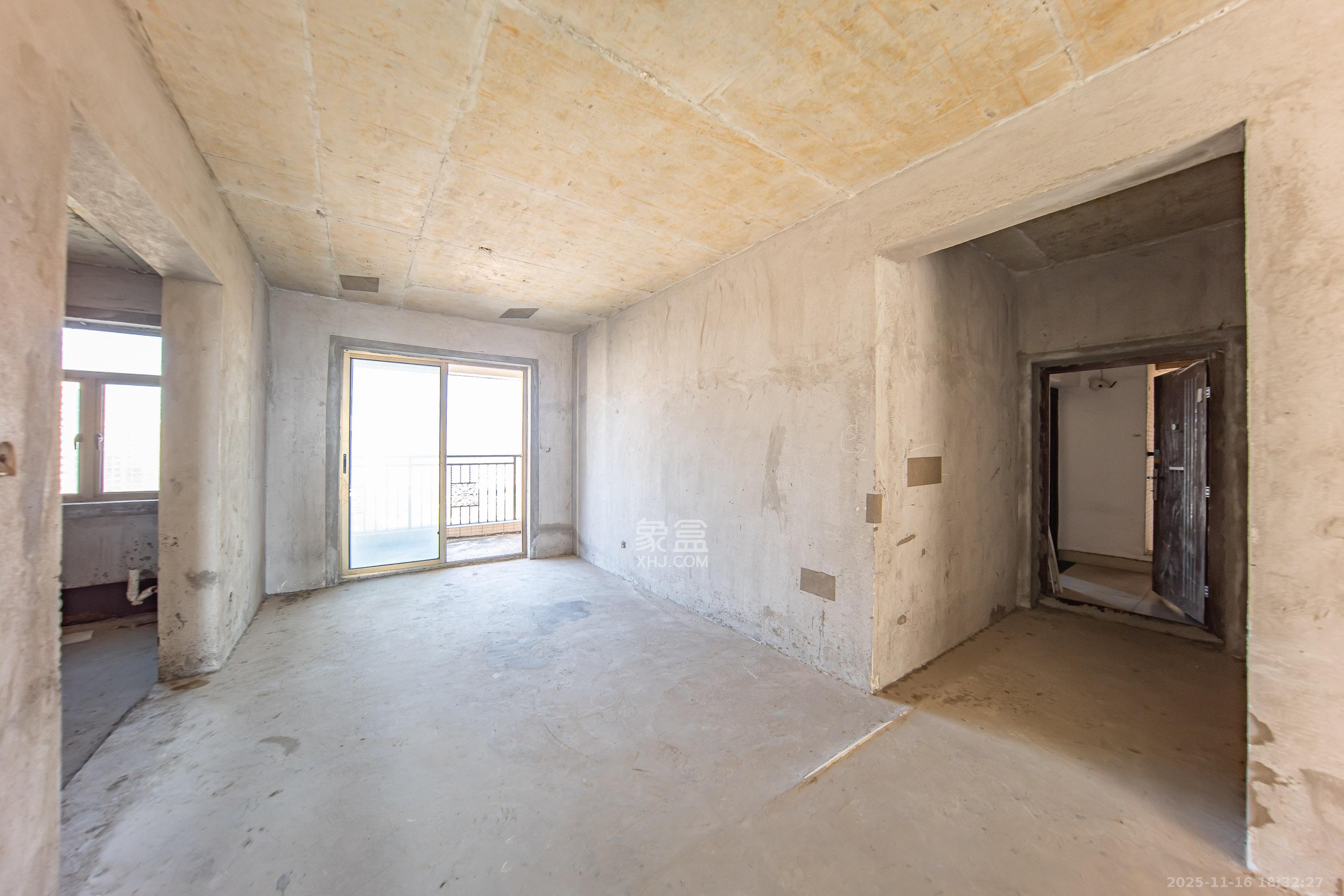 江山帝景雅典  4室2厅1卫    160.0万客厅