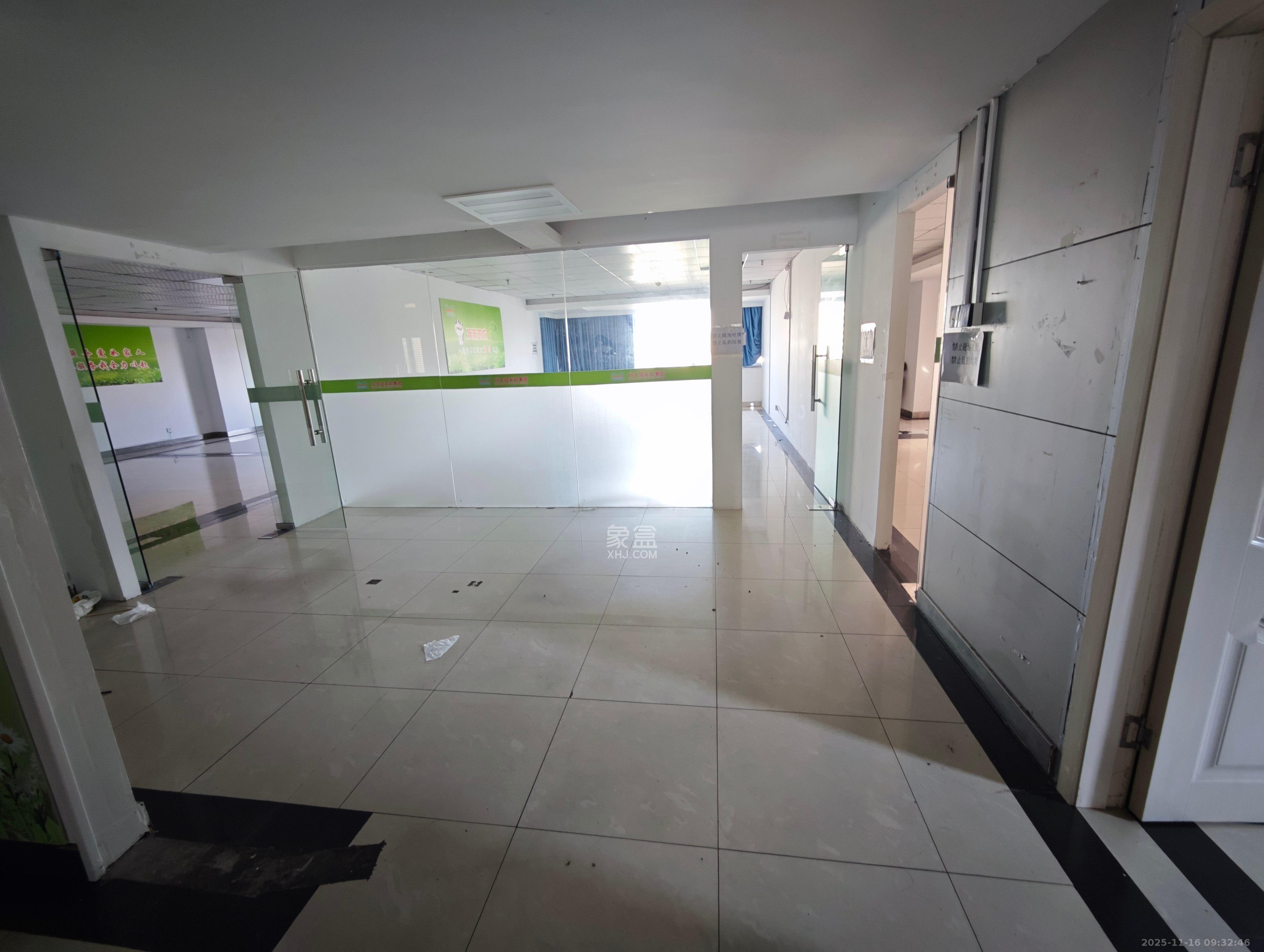 新富城   418.0㎡      12000.0元/月室内图