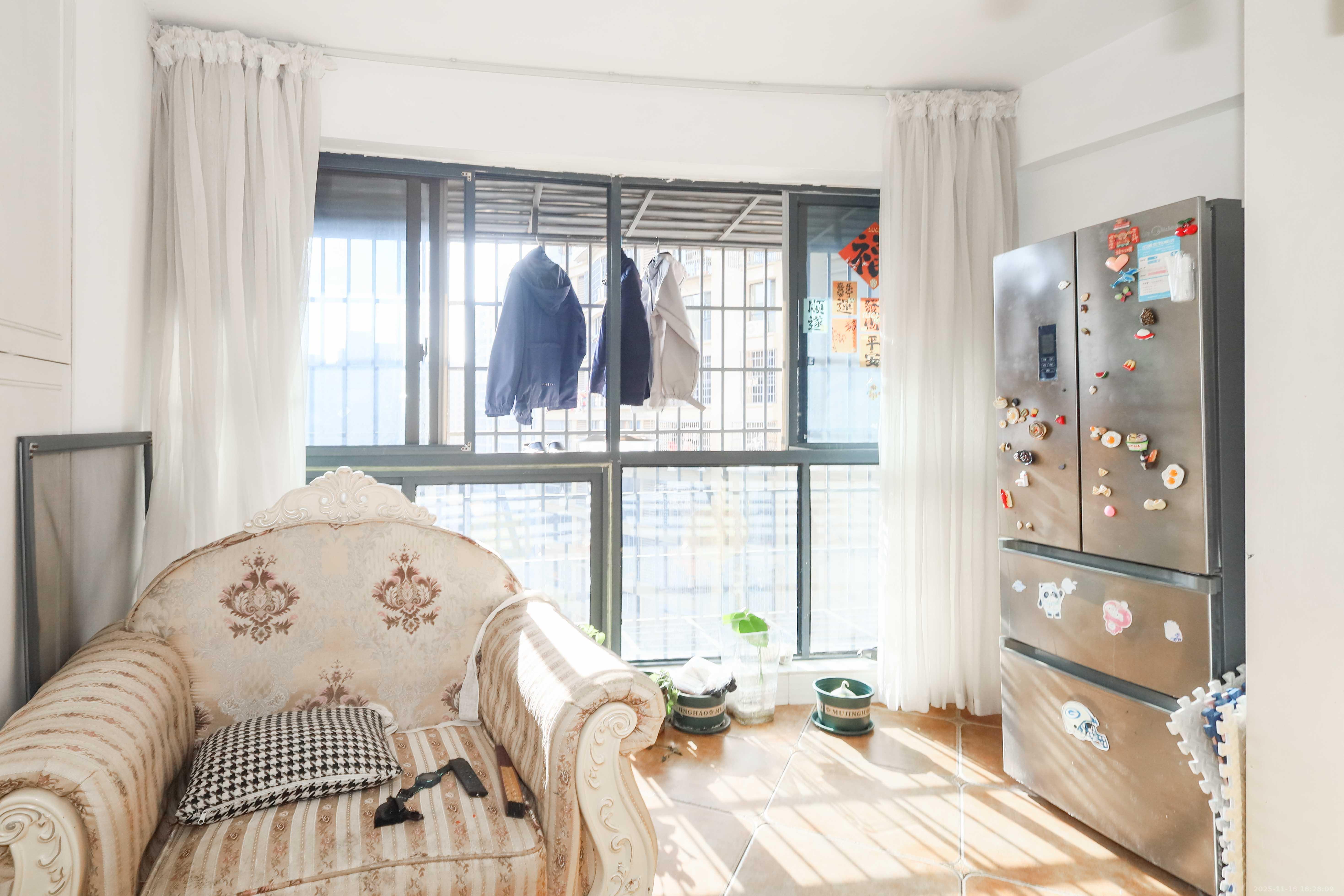 保利麓谷林语C区 4室2厅1卫 120.0万 保利麓谷林语C区 4室2厅1卫 120.0万阳台