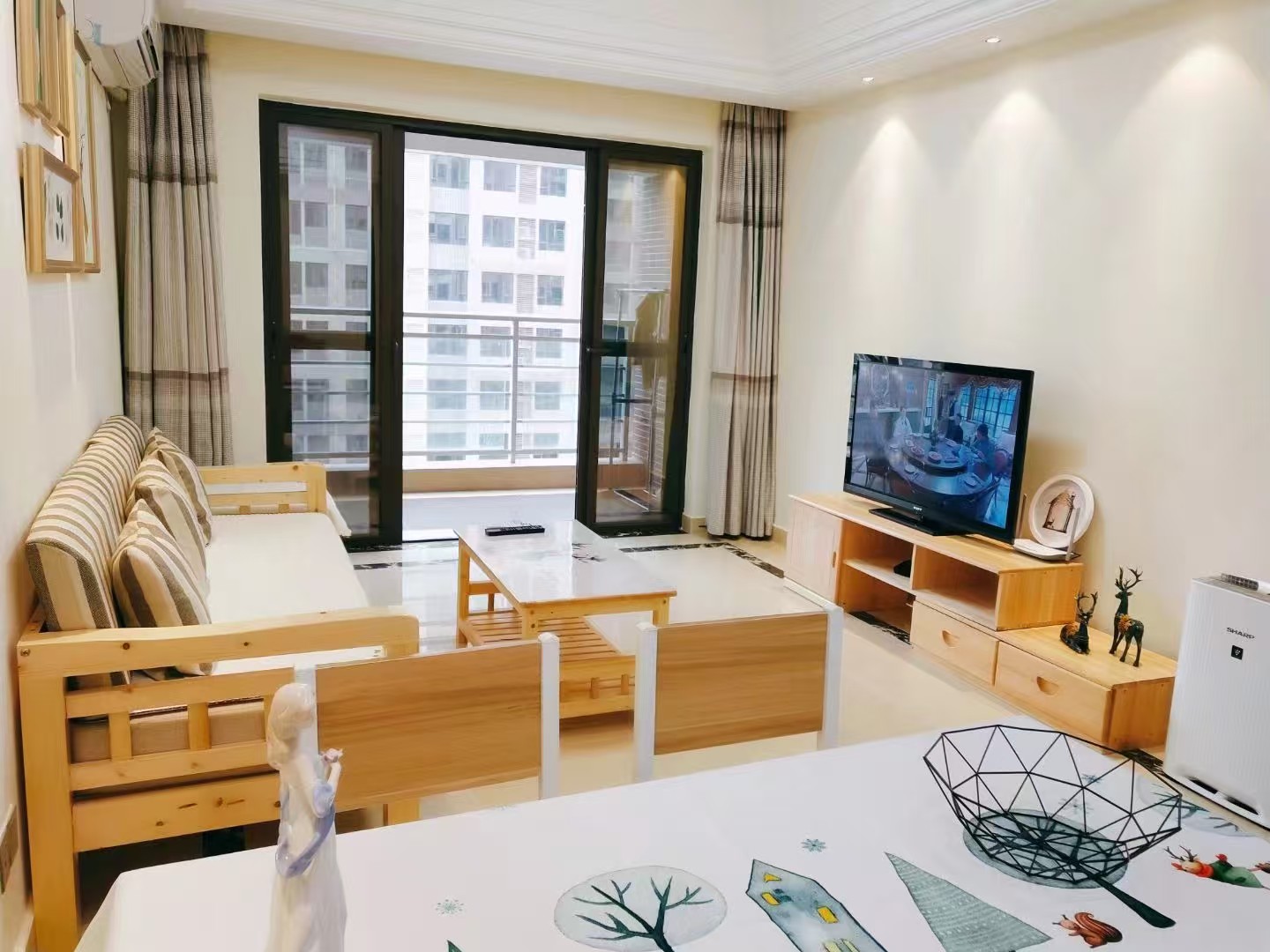 滨江海岸三期  1室2厅1卫    2600.0元/月室内图