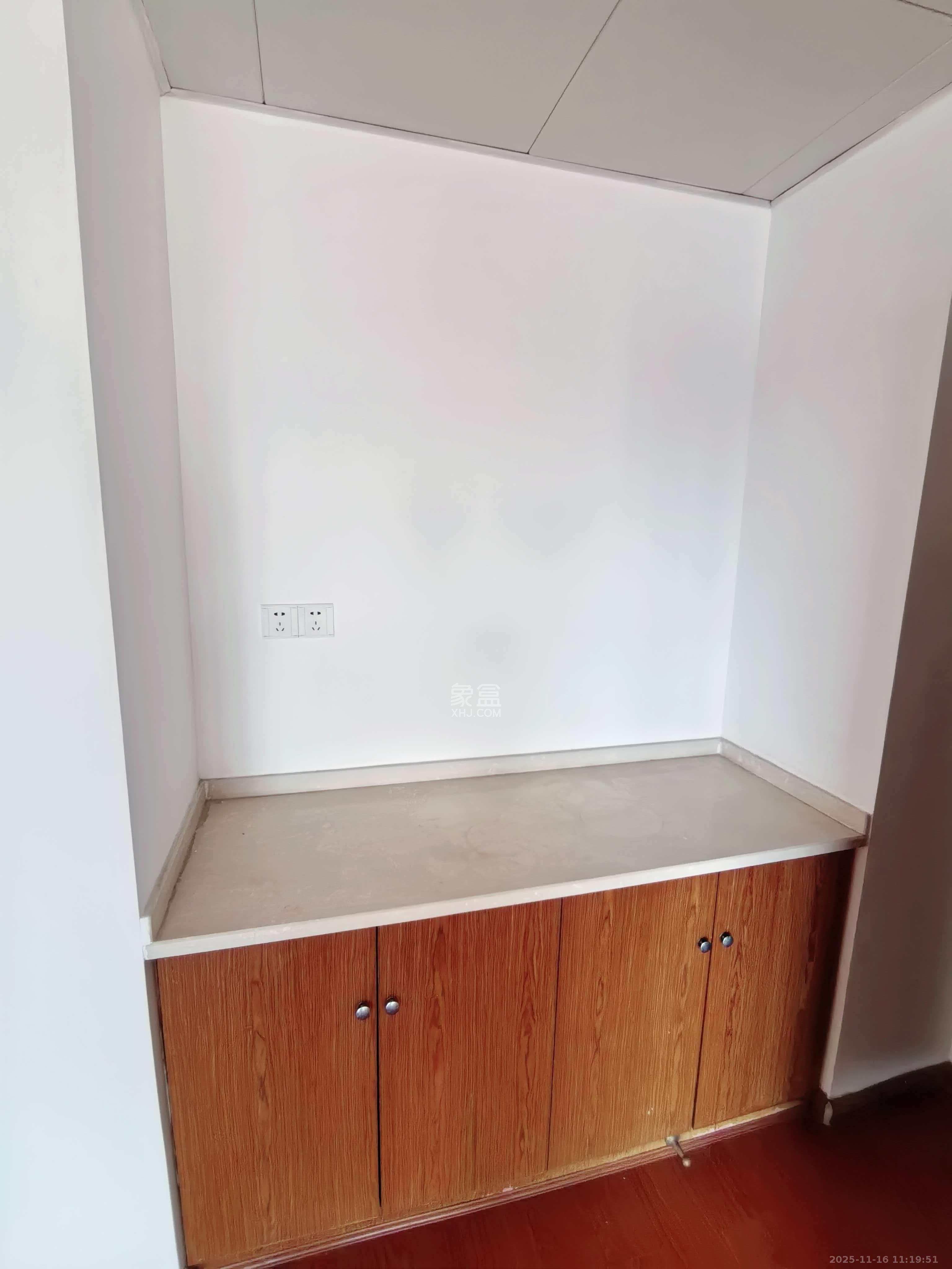 标志商务中心  1室1厅1卫    1400.0元/月室内图