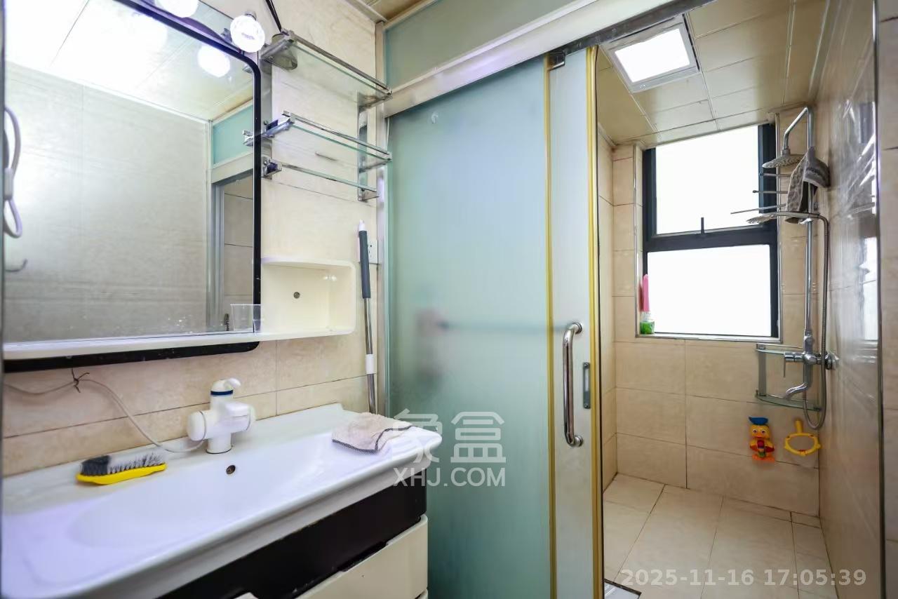 莱茵城  3室2厅2卫    2000.0元/月室内图