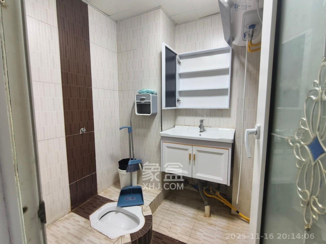 2076至高点  1室1厅1卫    1500.0元/月室内图