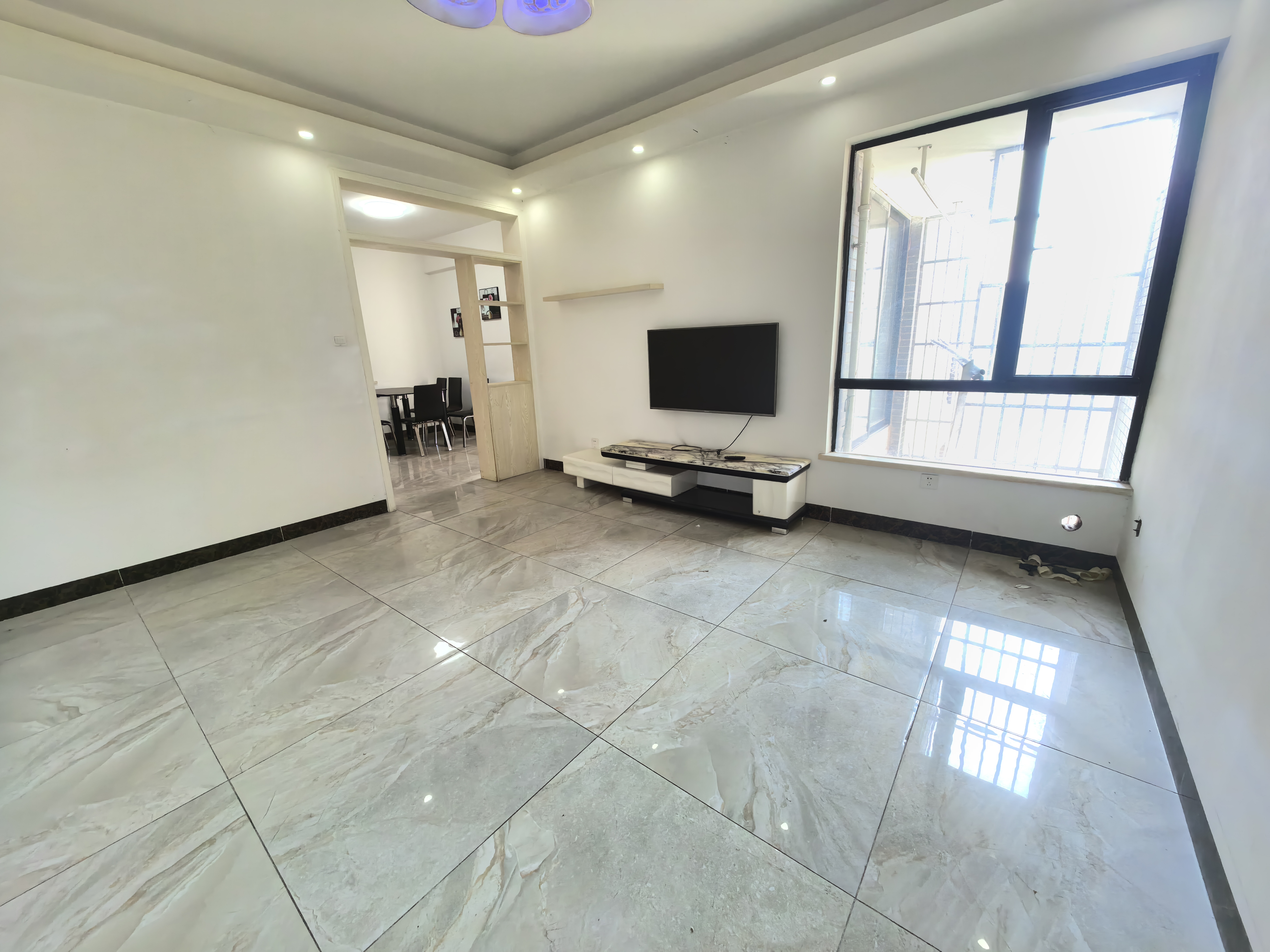 莱茵小镇 3室2厅1卫 29.8万 莱茵小镇 3室2厅1卫 29.8万室内图