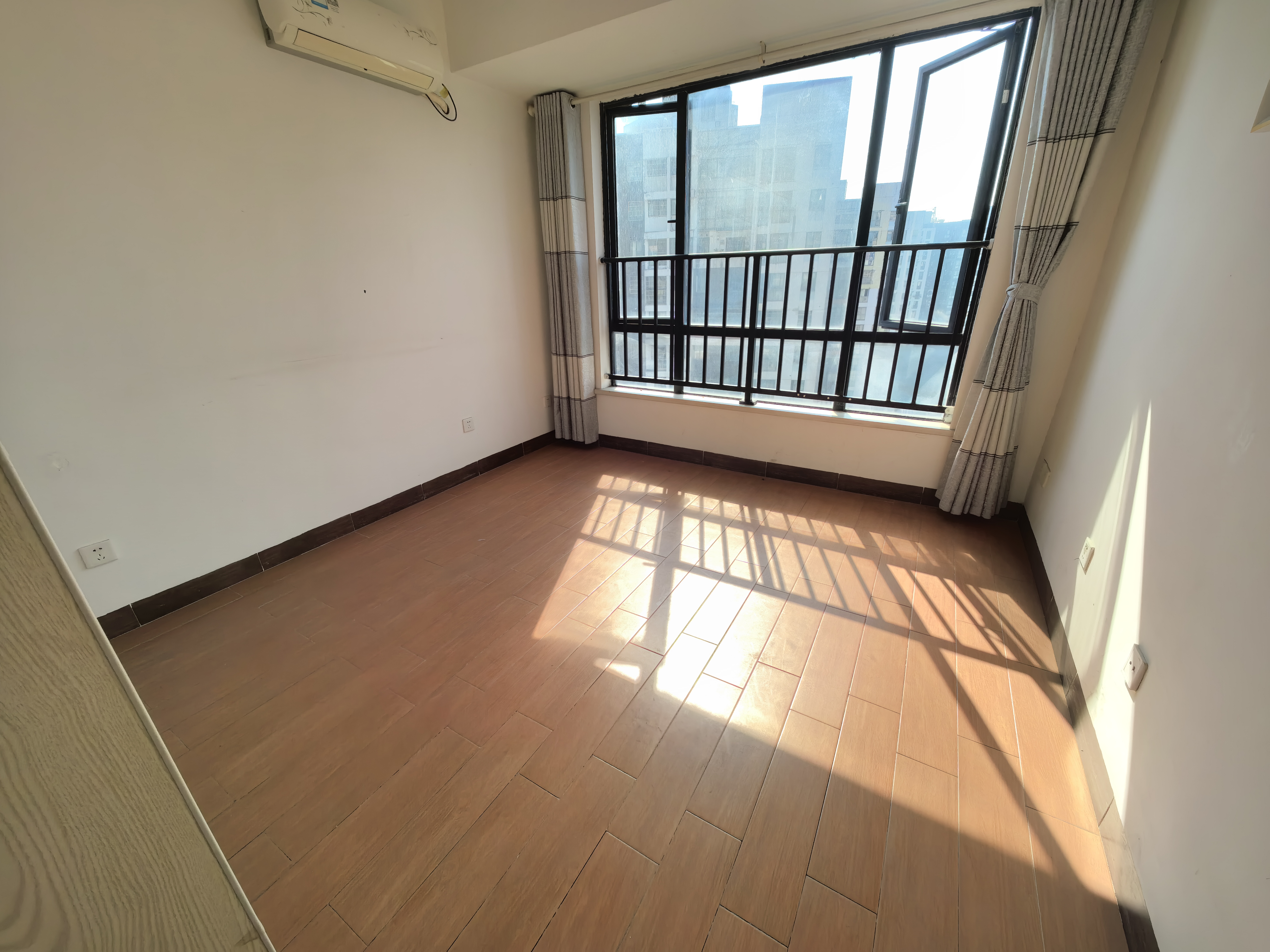 莱茵小镇 3室2厅1卫 29.8万 莱茵小镇 3室2厅1卫 29.8万室内图