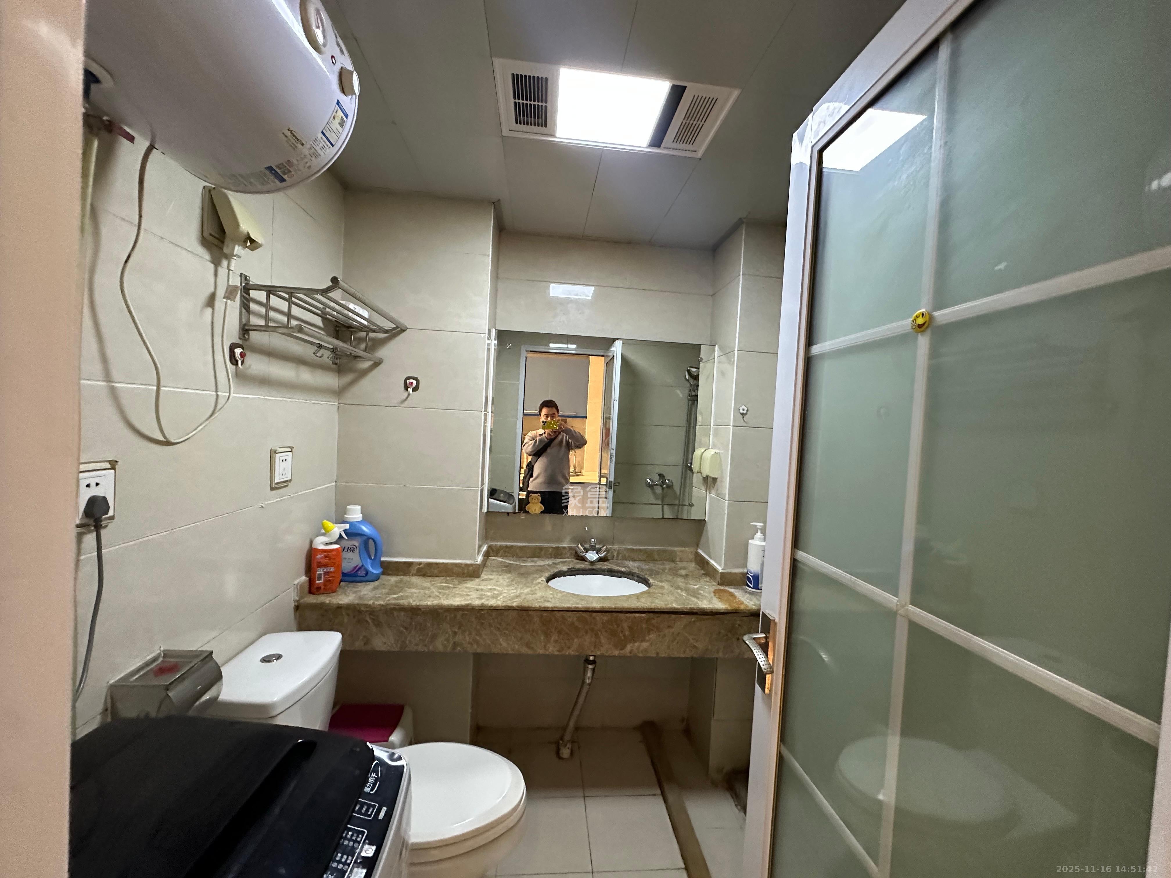 西子一间  1室1厅1卫    1600.0元/月室内图