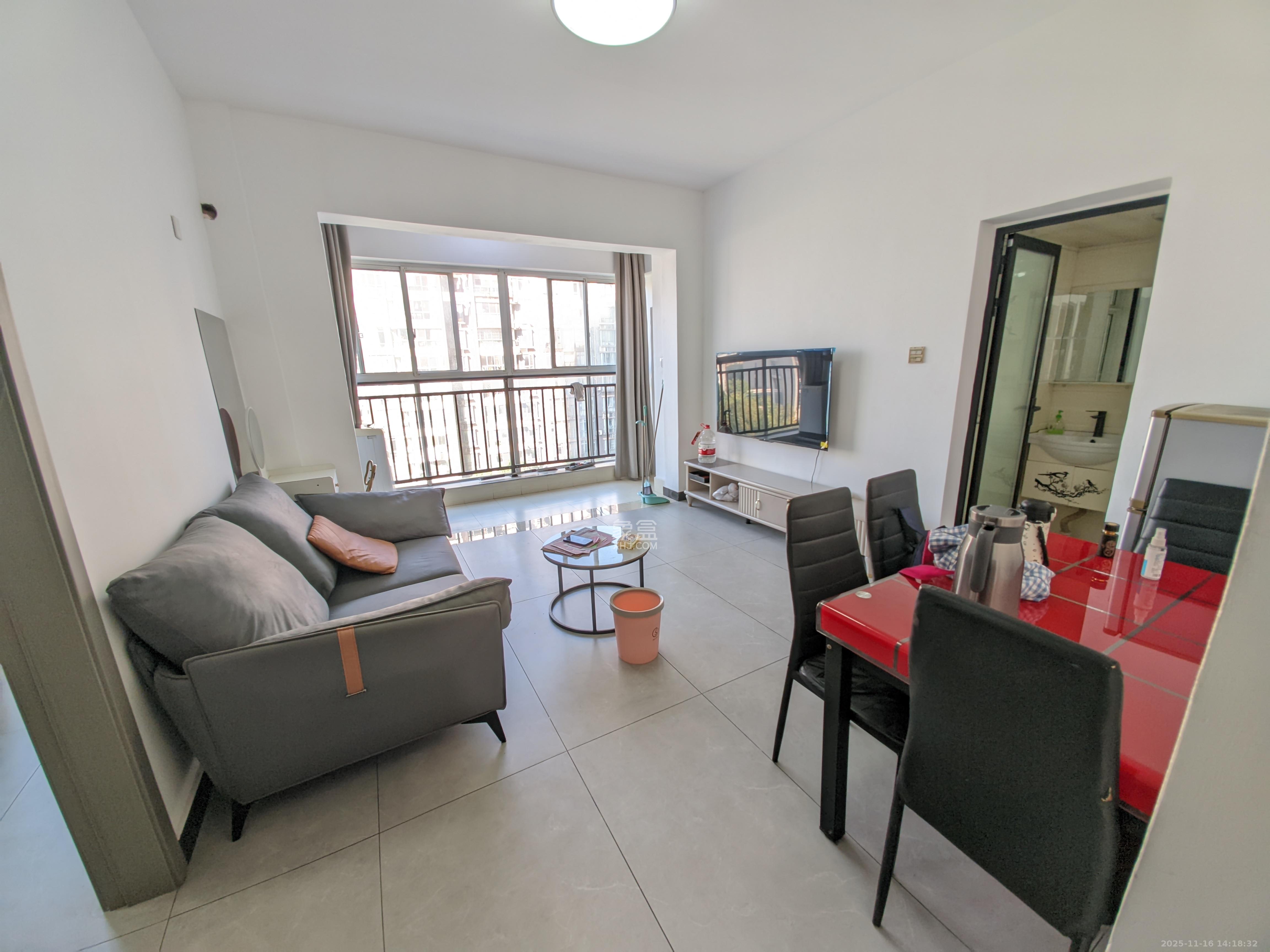 上河国际C区  1室1厅1卫    1800.0元/月