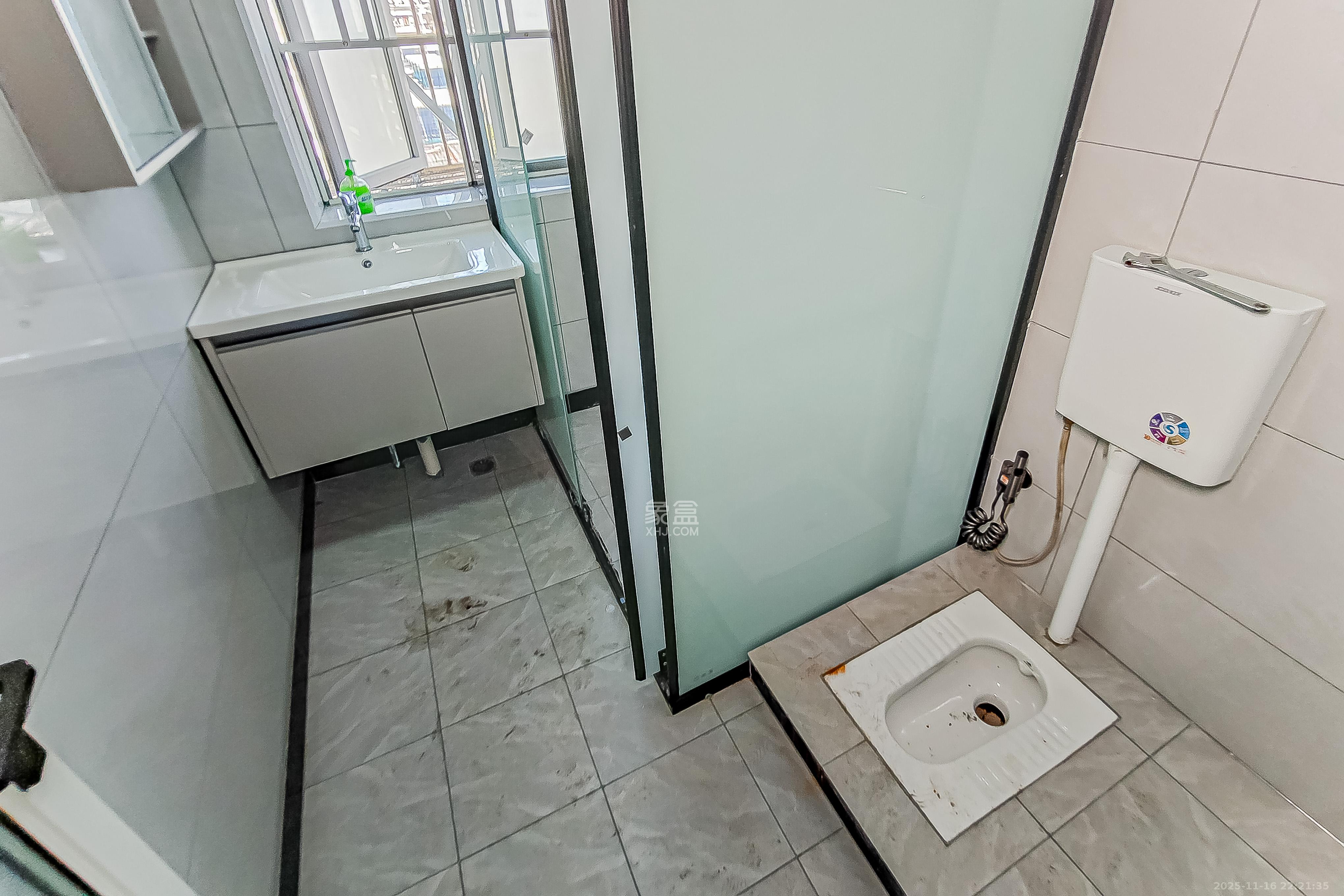 下碧湘街散盘 3室1厅1卫 122.0万 下碧湘街散盘 3室1厅1卫 122.0万卫生间