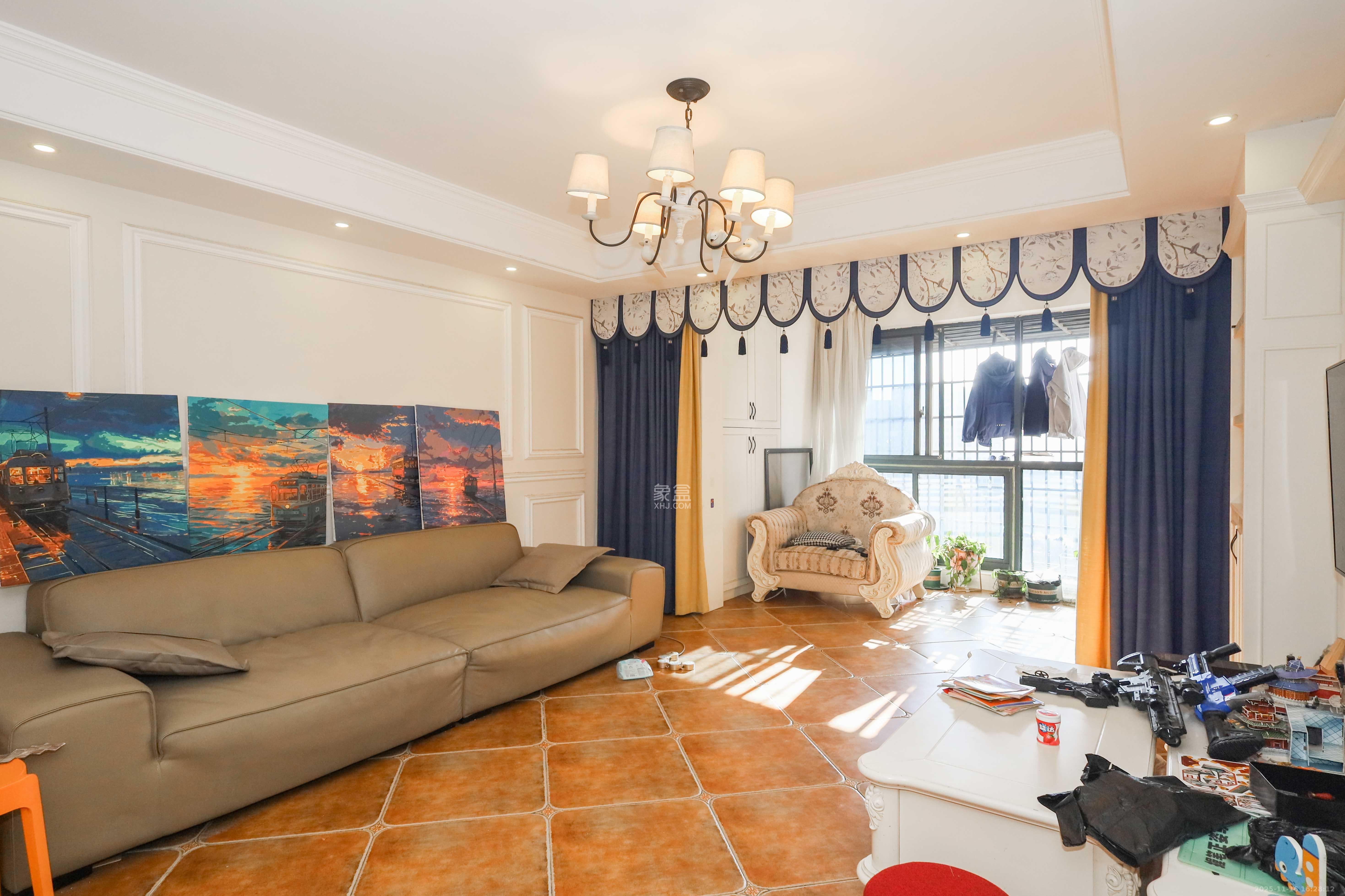 保利麓谷林语C区  4室2厅1卫    120.0万客厅