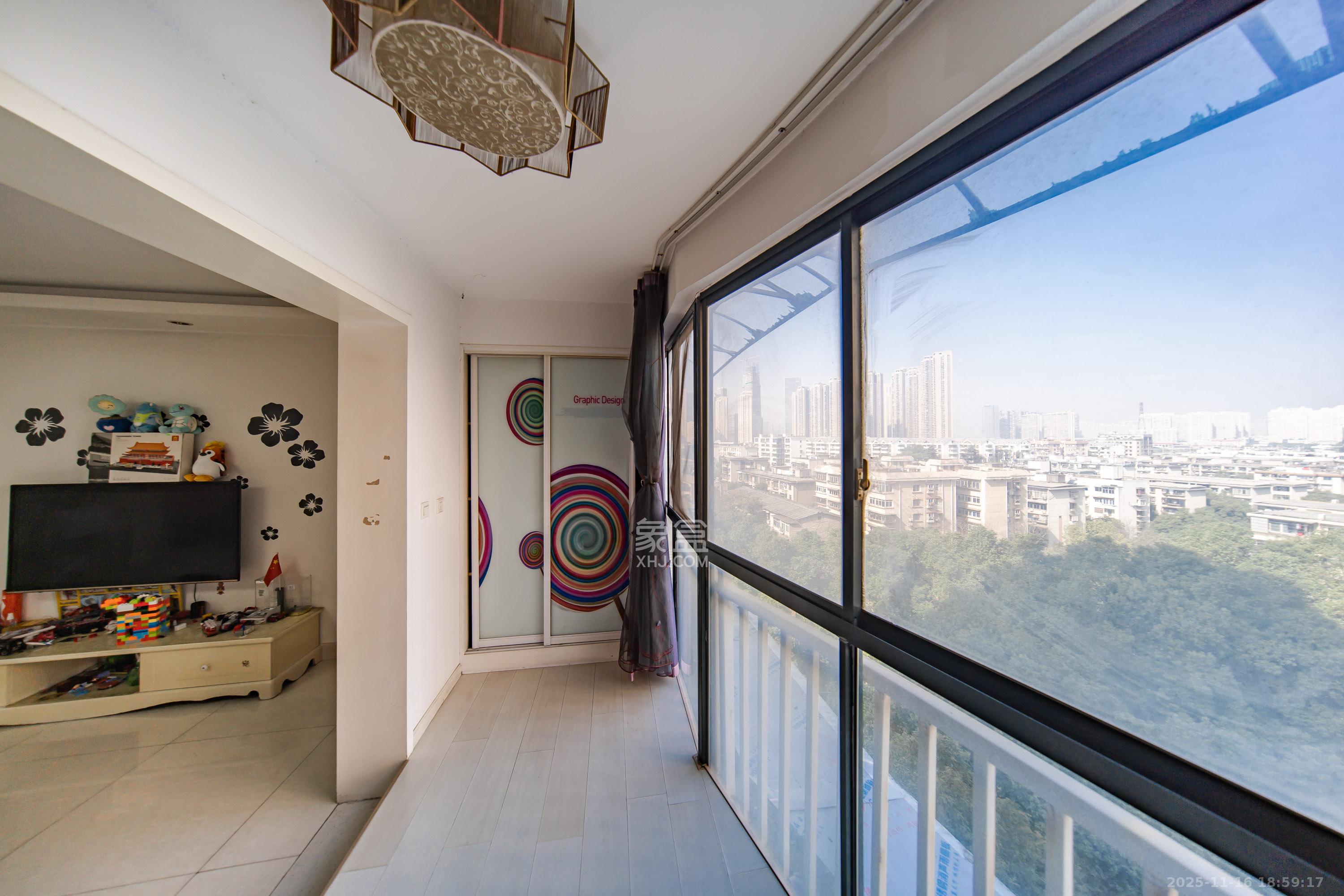 佳阳悦景馨都  4室2厅2卫    94.8万阳台