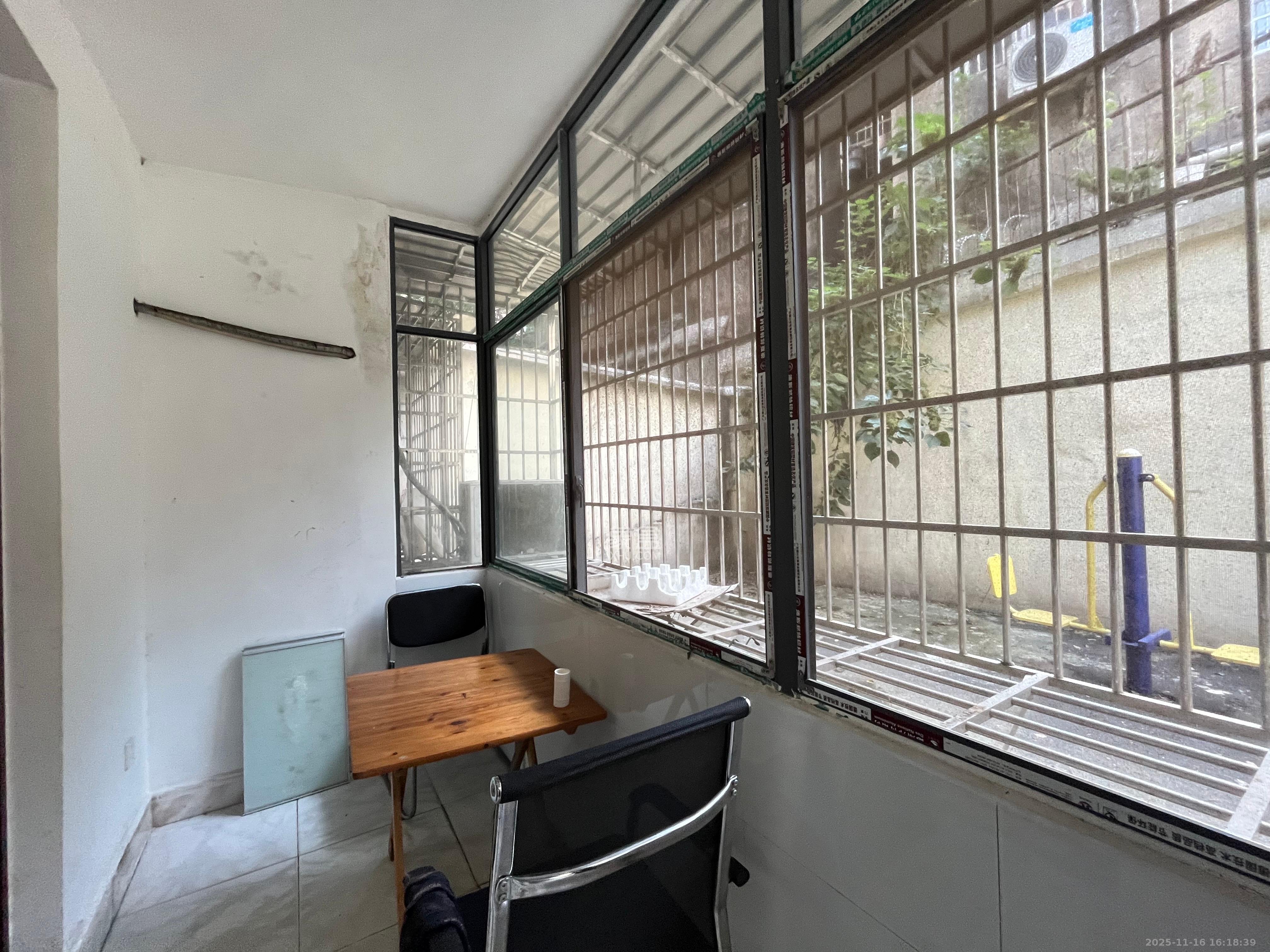 造化塘  2室1厅1卫    1600.0元/月室内图1