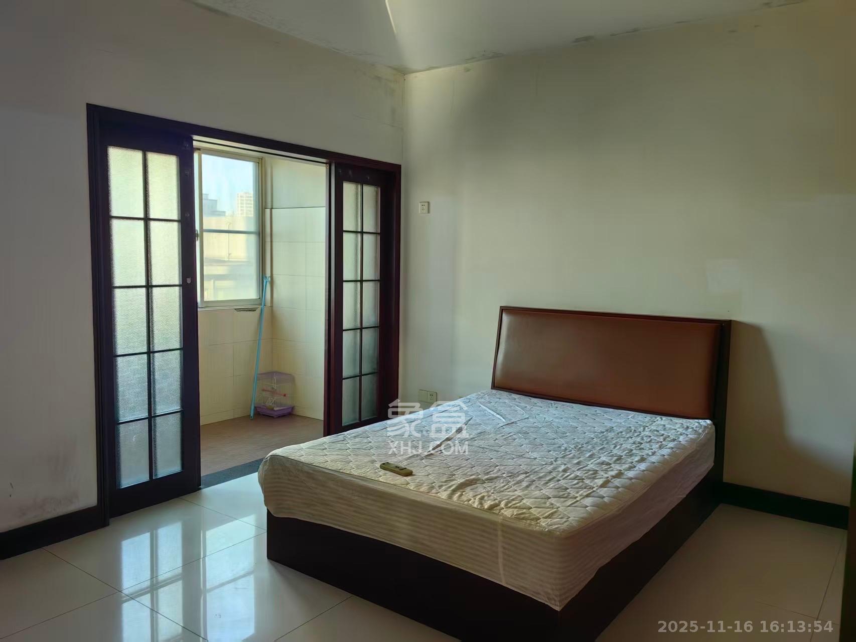 龙柏小区 4室2厅2卫 3200.0元/月 龙柏小区 4室2厅2卫 3200.0元/月室内图