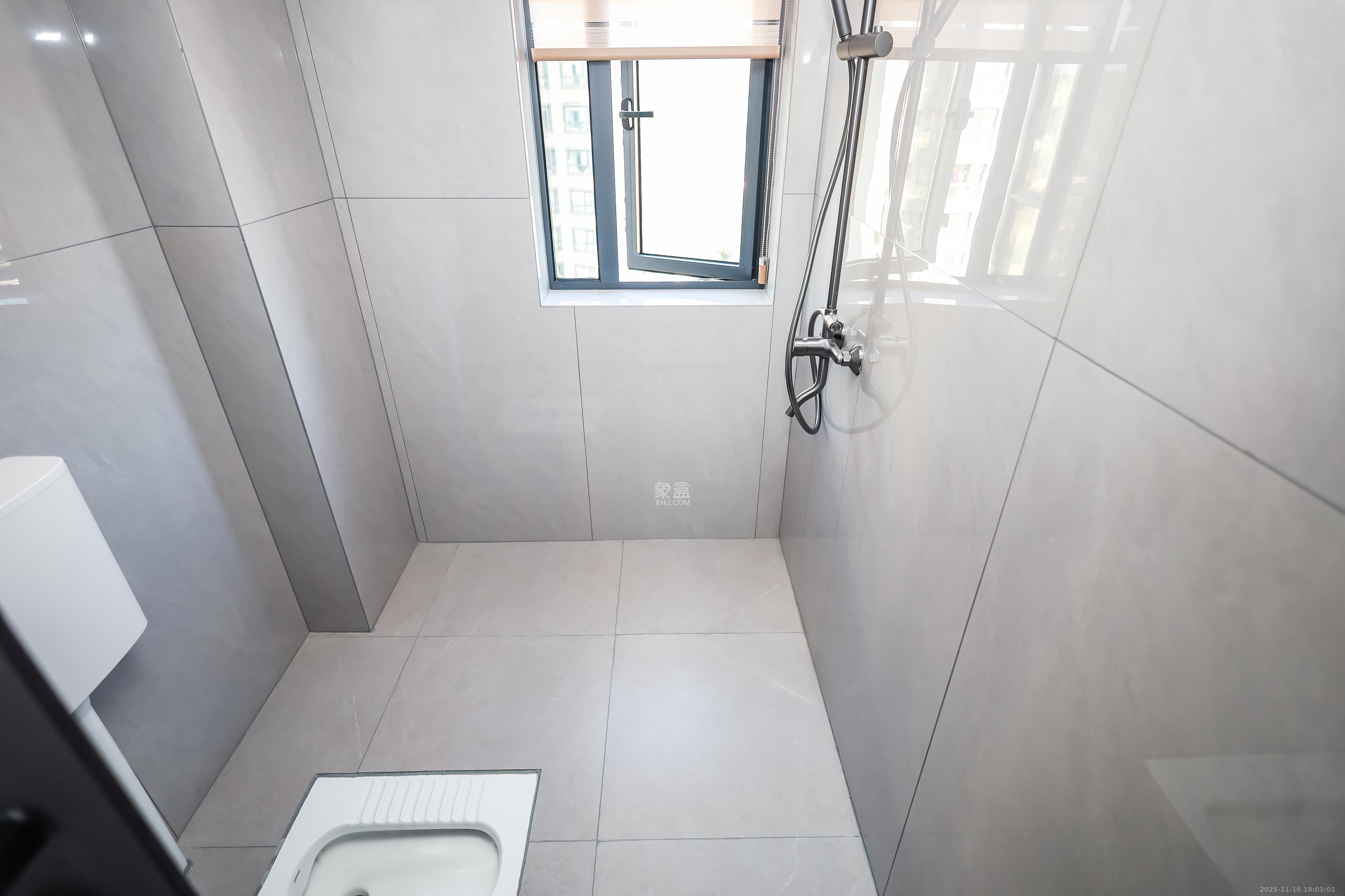 莱茵城 4室2厅2卫 116.0万 莱茵城 4室2厅2卫 116.0万卫生间