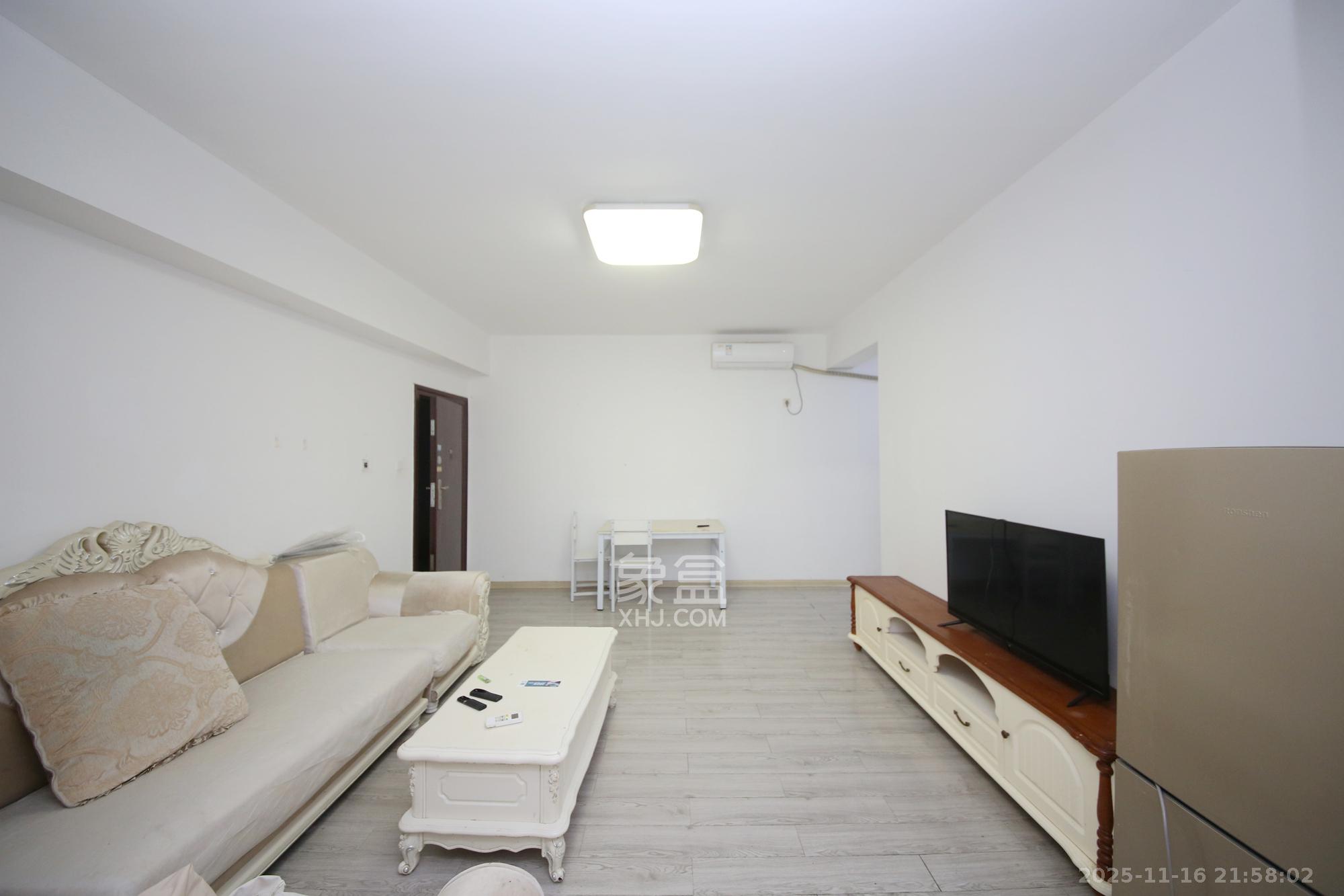 五一中央领御  2室2厅1卫    75.0万客厅