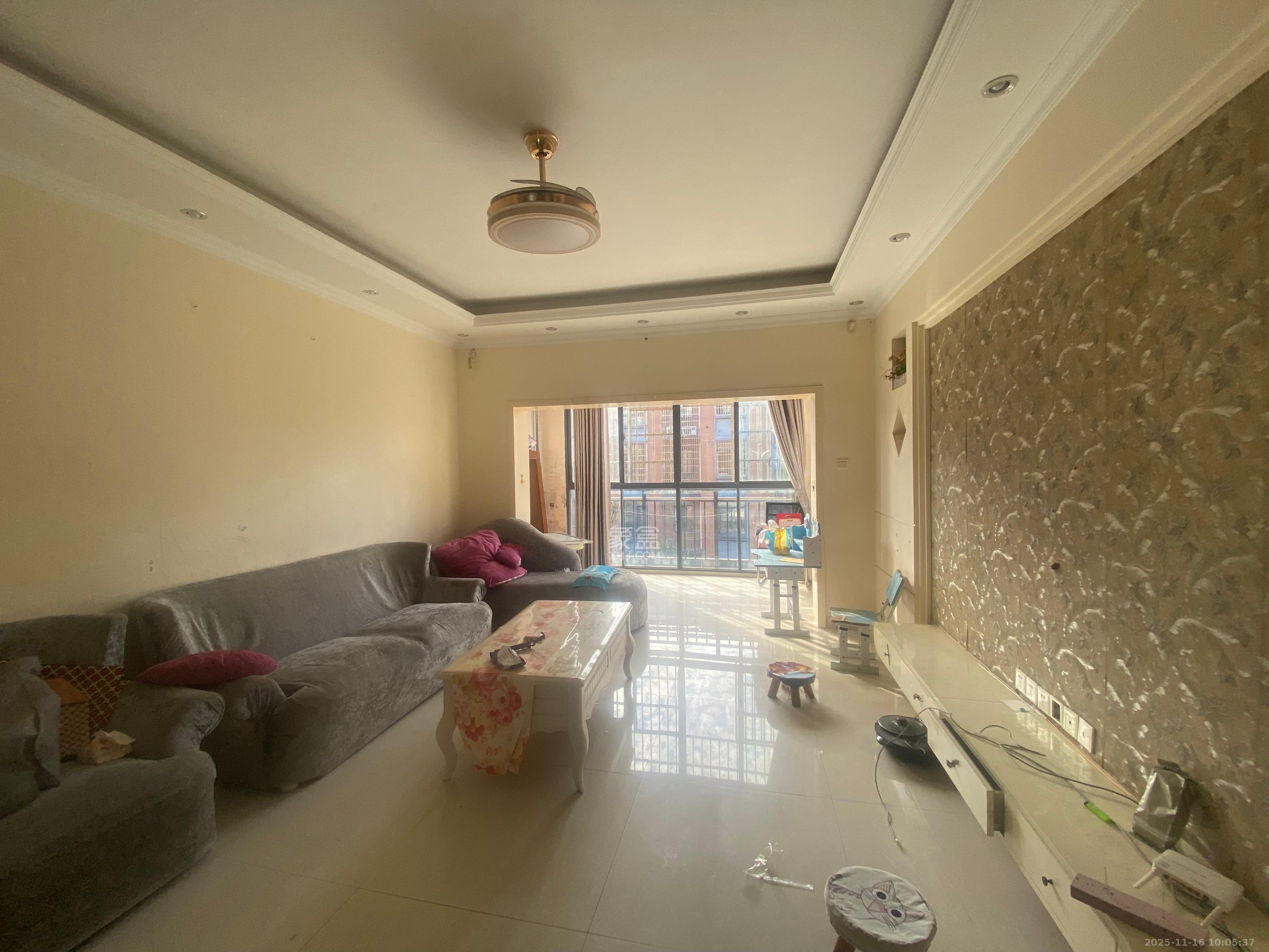 山水湾  3室2厅2卫    2200.0元/月室内图