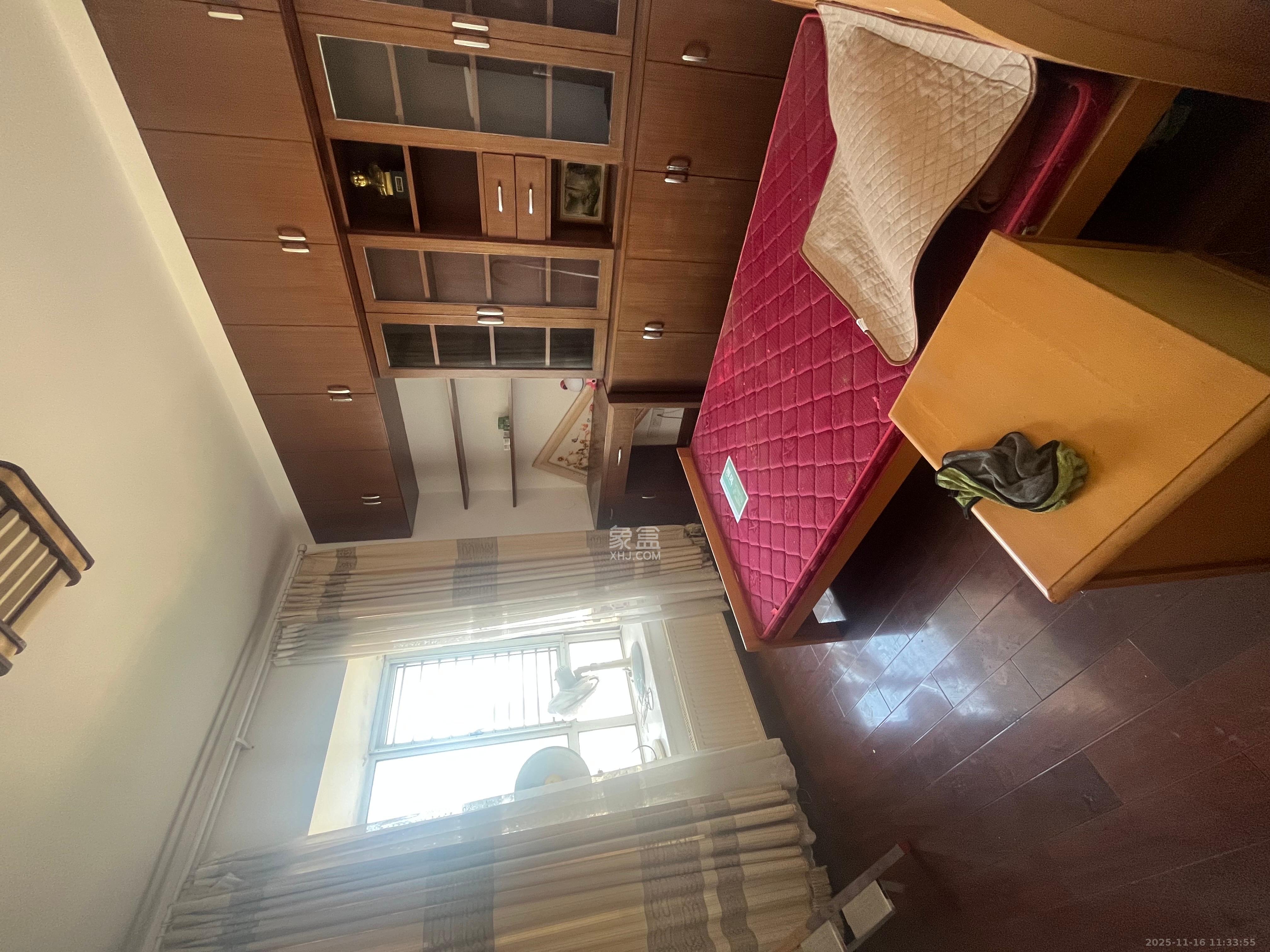 麓山枫情  3室2厅2卫    2600.0元/月室内图