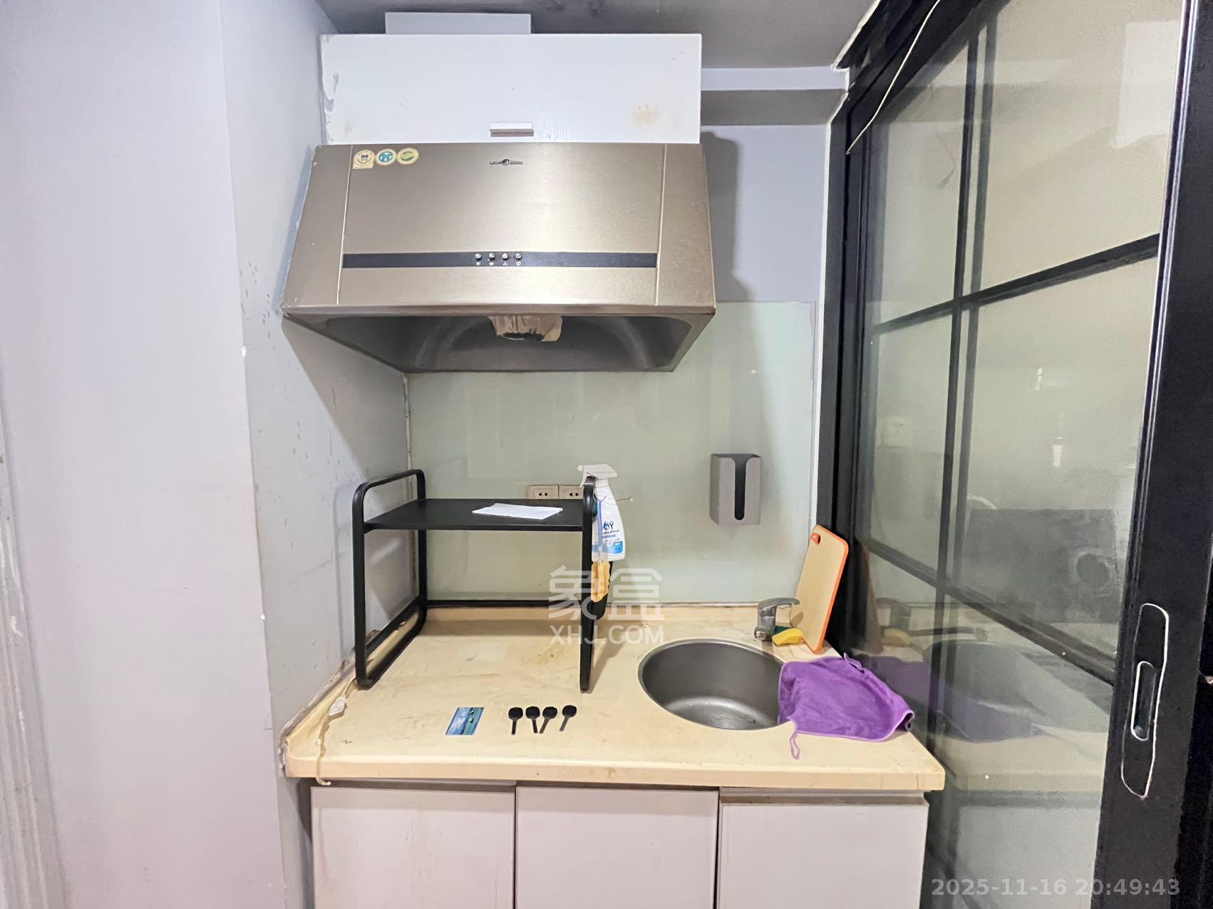 阳光100二期  1室1厅1卫    1300.0元/月室内图