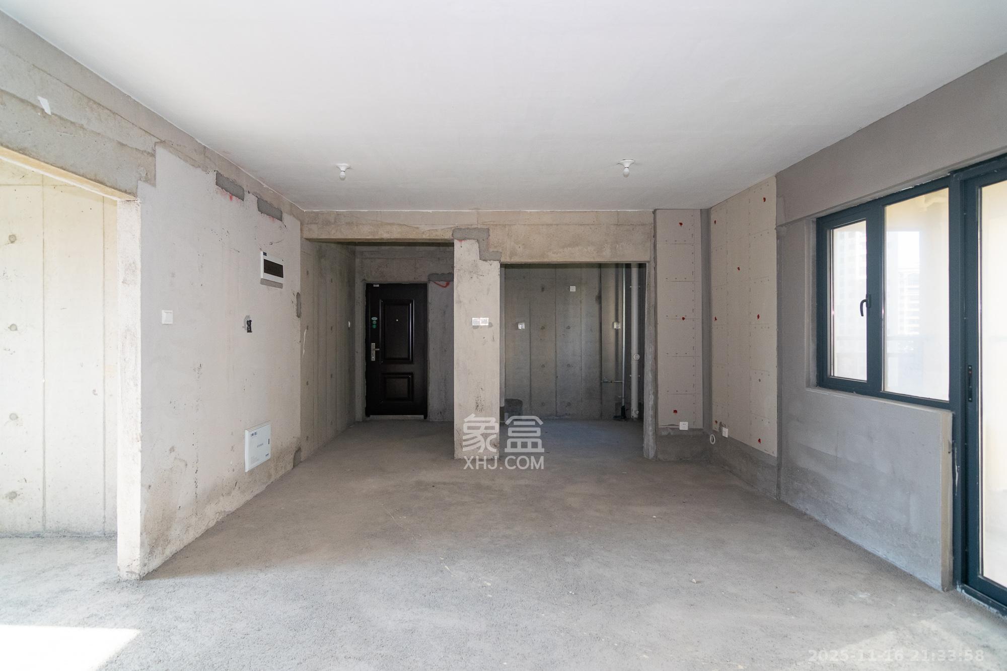 中粮鸿云 4室2厅2卫 82.8万 中粮鸿云 4室2厅2卫 82.8万客厅