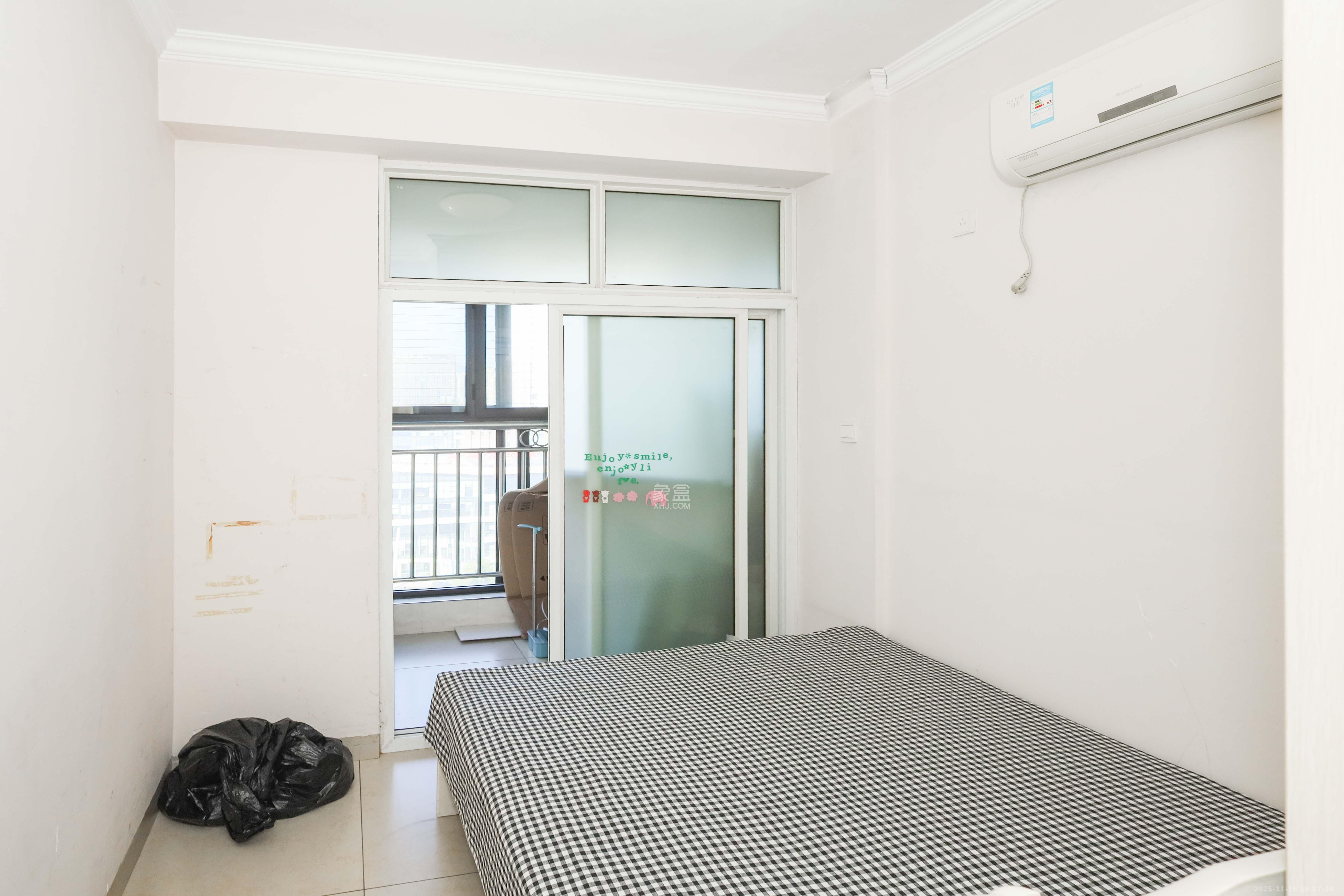 保利麓谷林语E区  3室2厅1卫    63.0万卧室