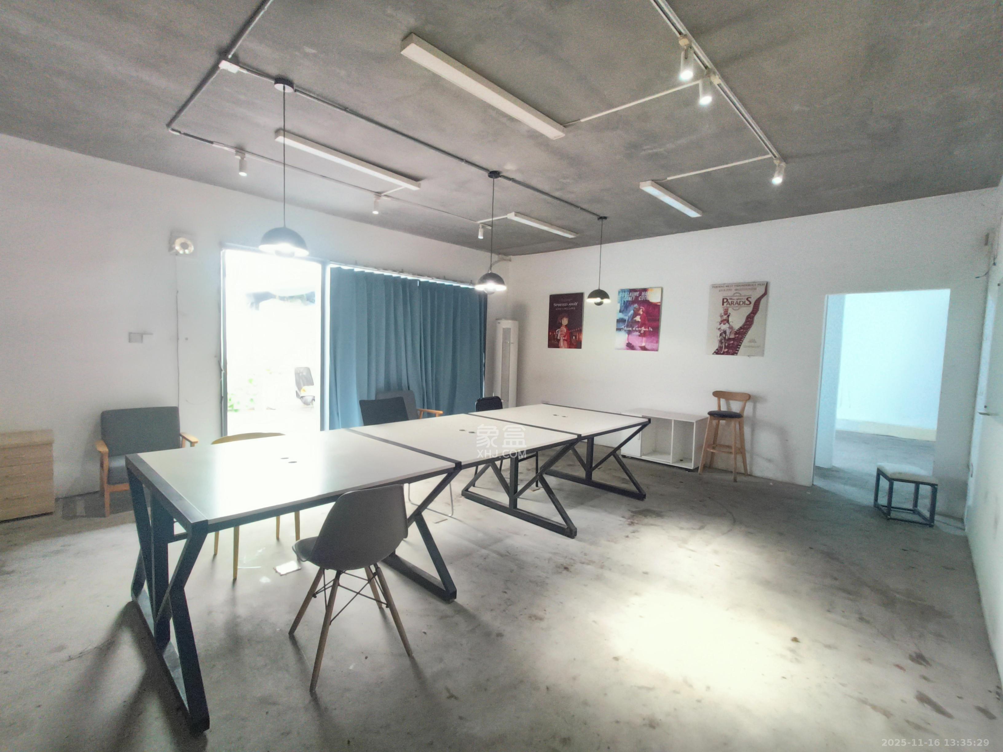 万科城  1室2厅2卫    7000.0元/月室内图