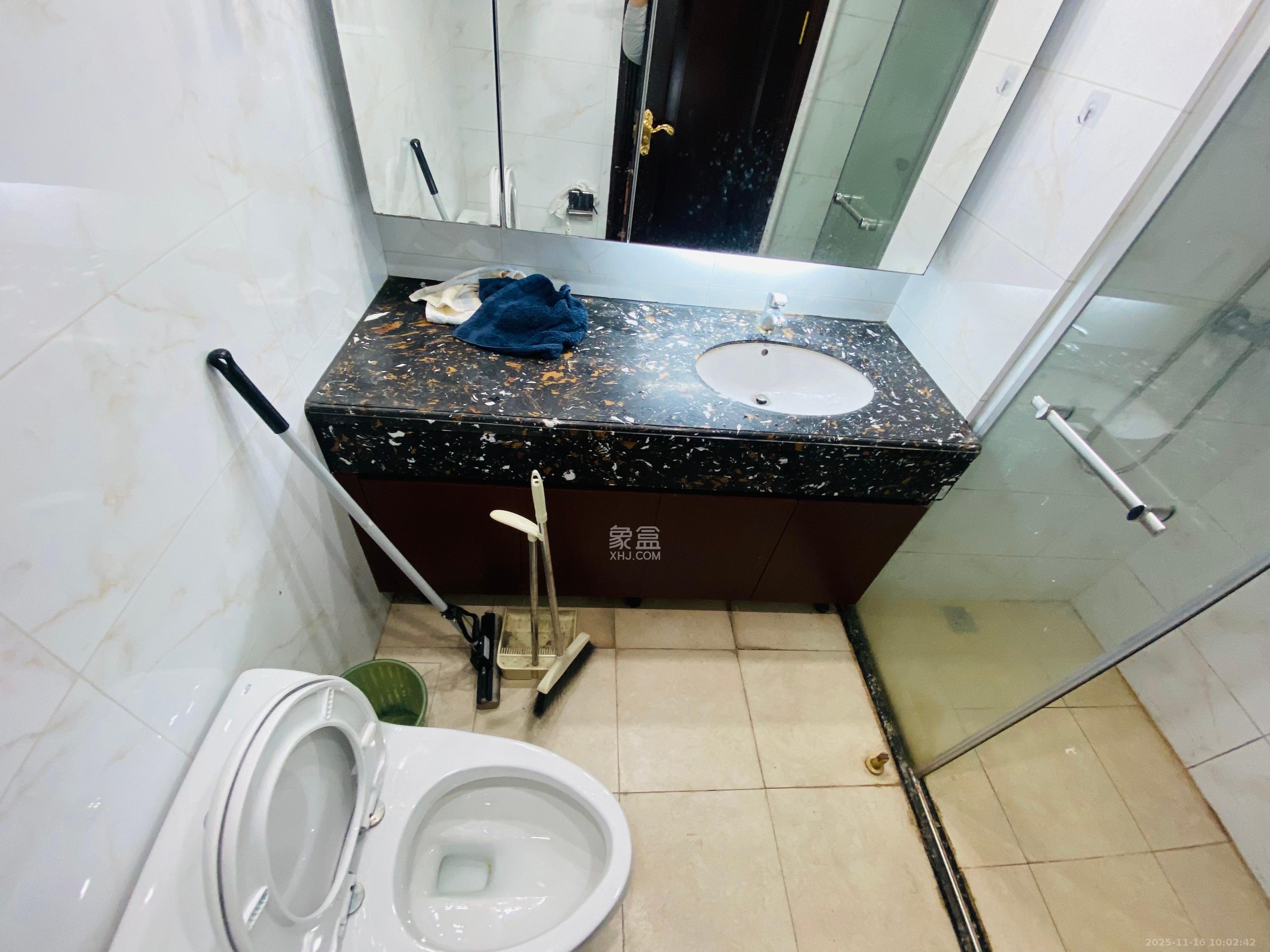 恒大御景湾 1室1厅1卫 1800.0元/月 恒大御景湾 1室1厅1卫 1800.0元/月室内图