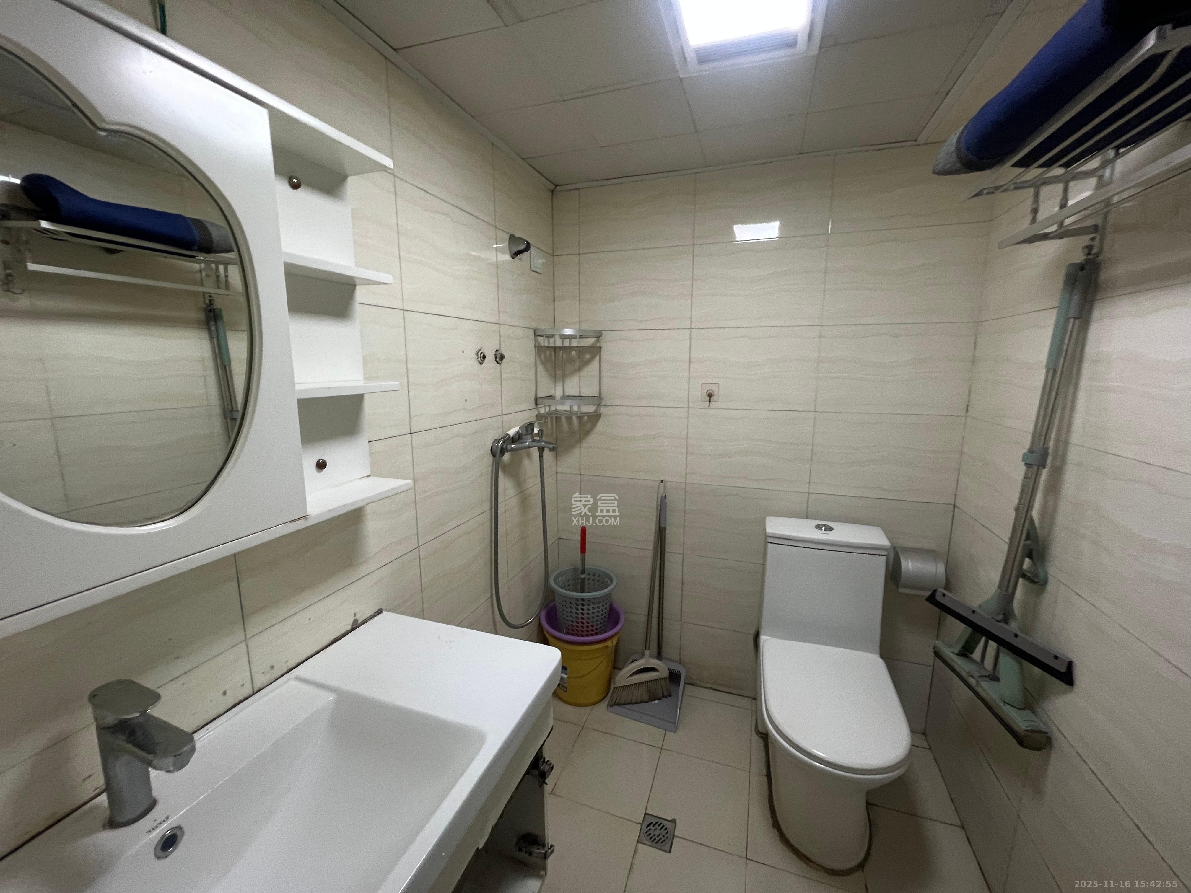 先锋东外滩  1室1厅1卫    1600.0元/月室内图