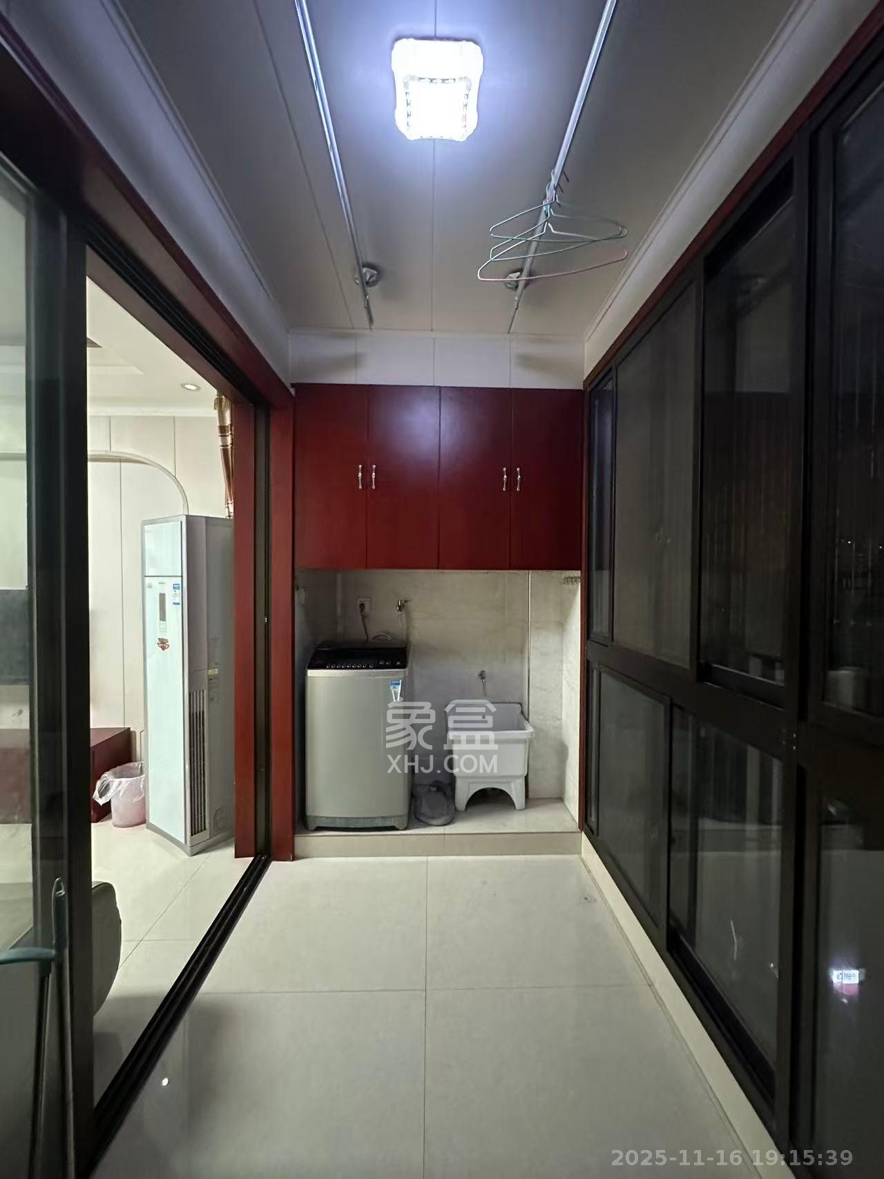 华润凤凰城三期  3室2厅1卫    1800.0元/月室内图