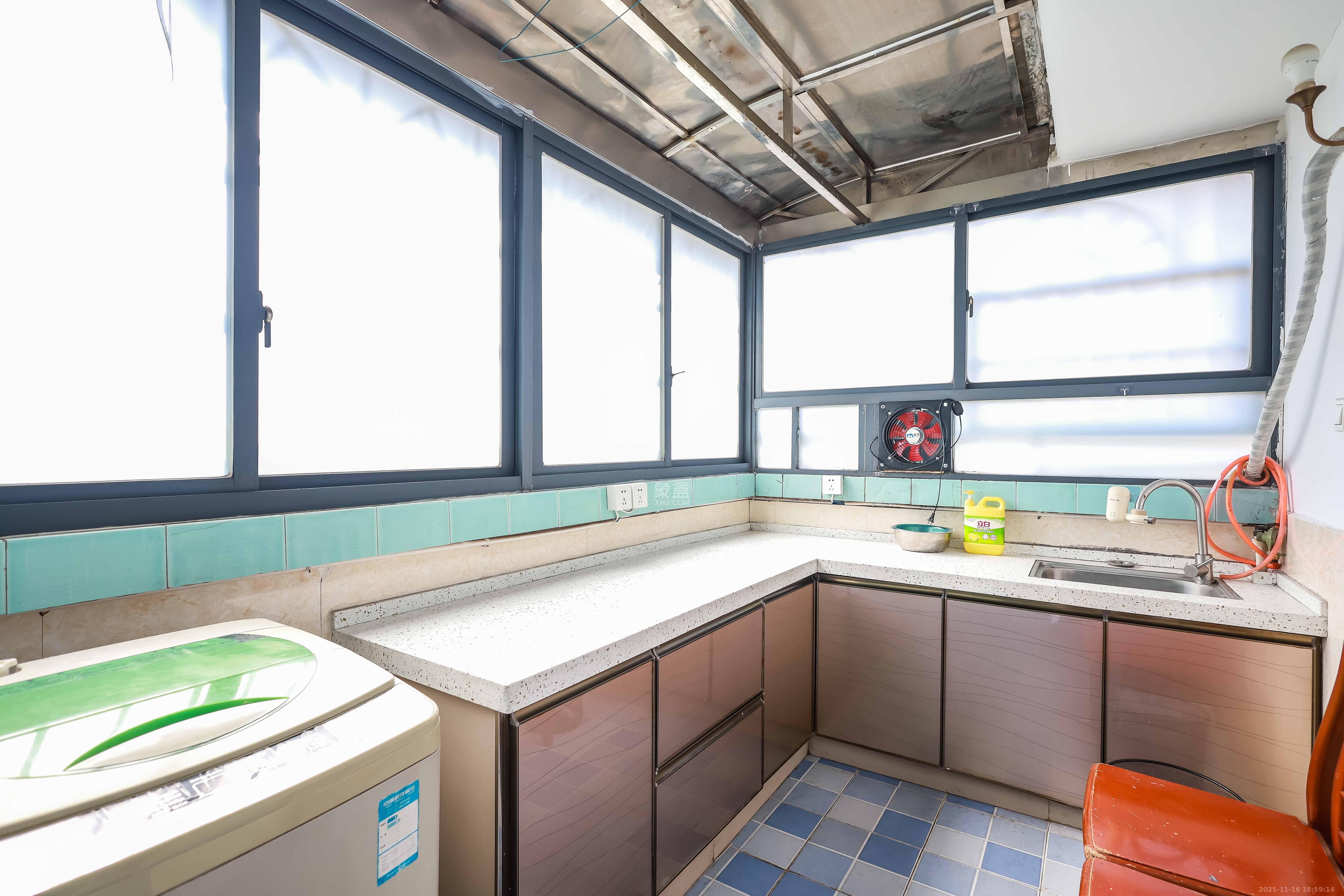 咸嘉新村嘉明苑 5室2厅2卫 105.0万 咸嘉新村嘉明苑 5室2厅2卫 105.0万厨房