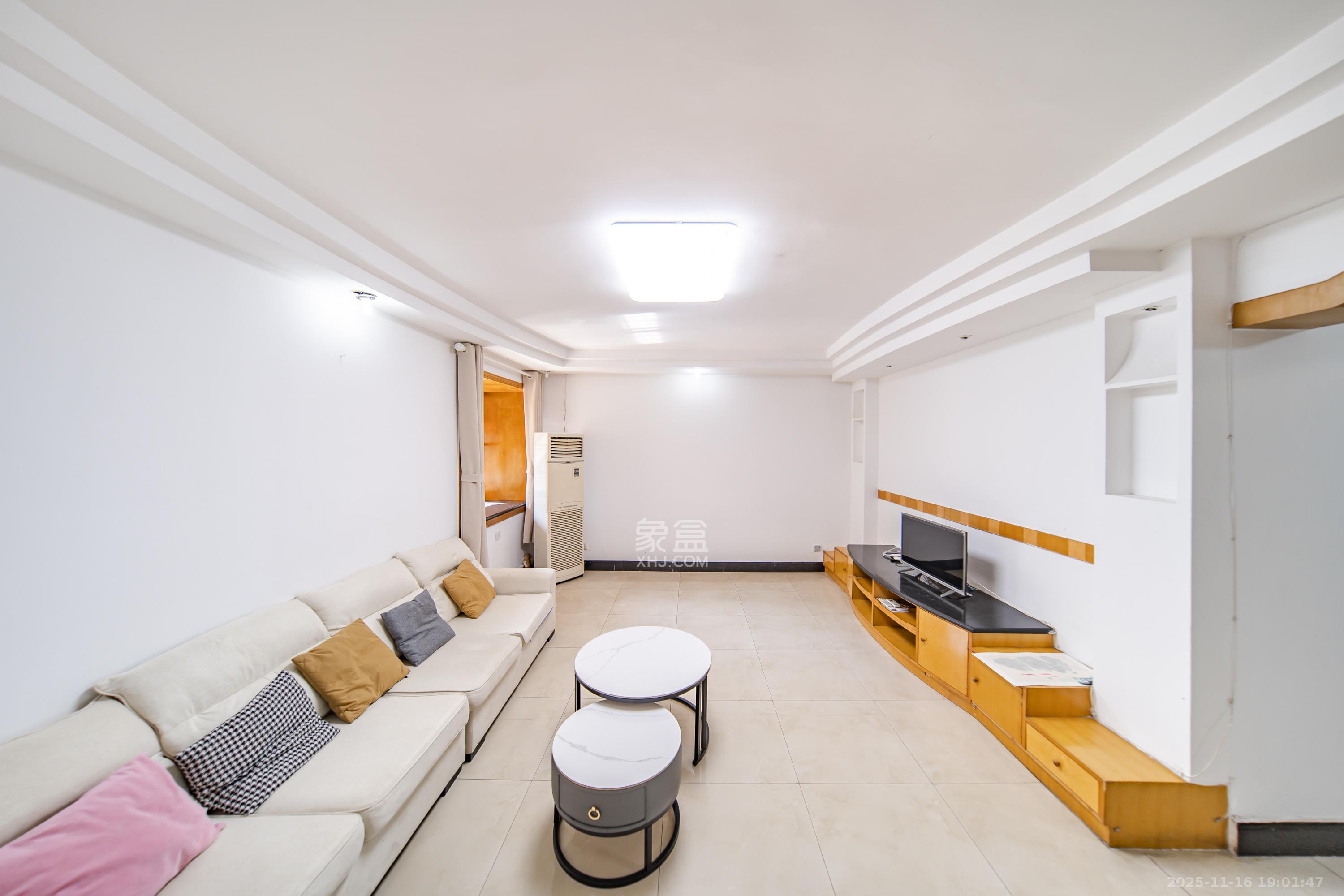 金帆小区 2室2厅1卫 48.8万 金帆小区 2室2厅1卫 48.8万客厅