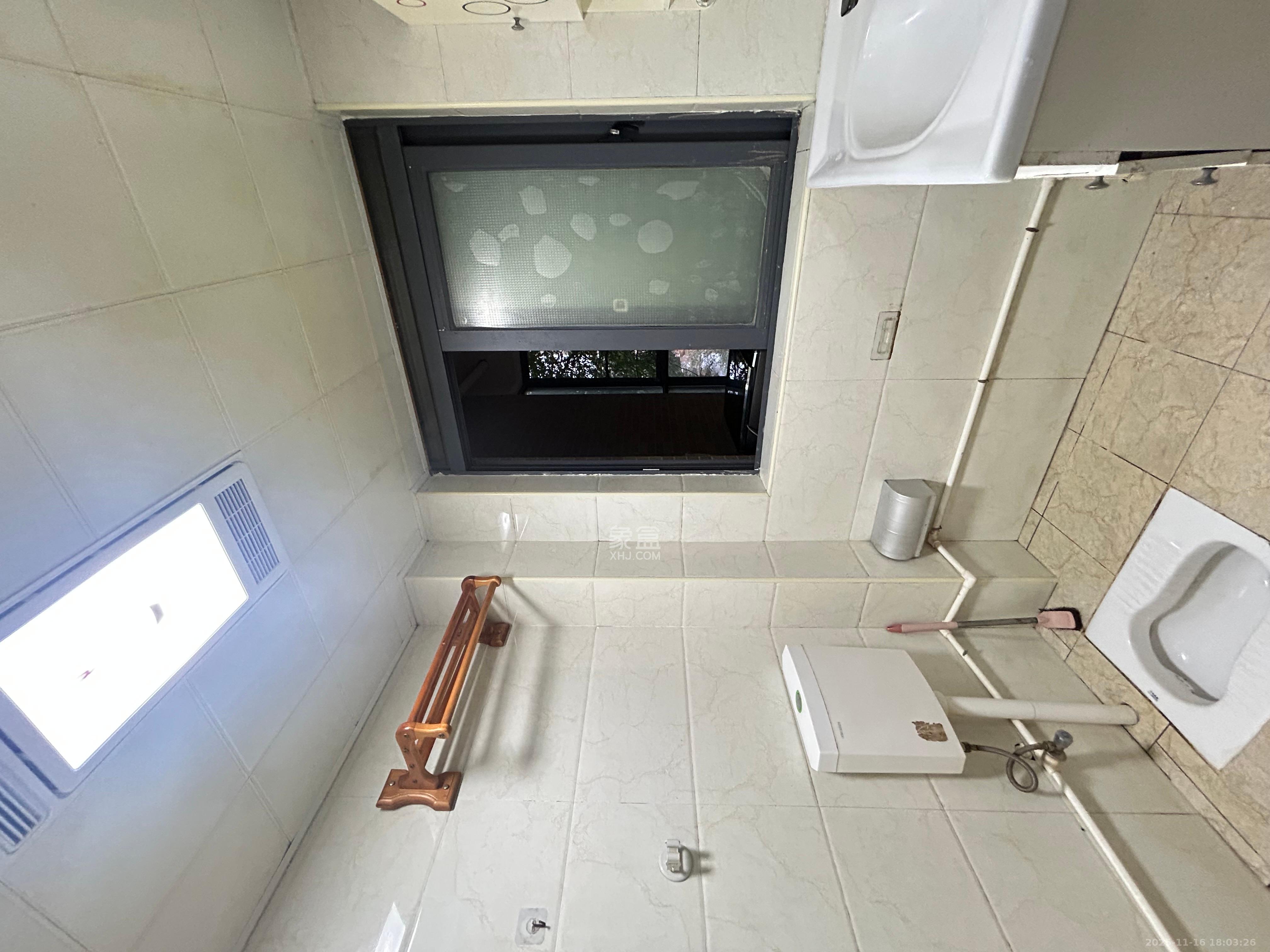 兴隆景苑  1室2厅2卫    2200.0元/月室内图