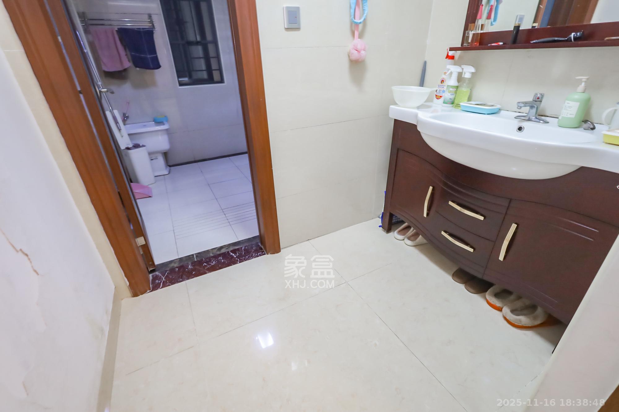 西山汇景一、二期  4室2厅2卫    356.0万其他