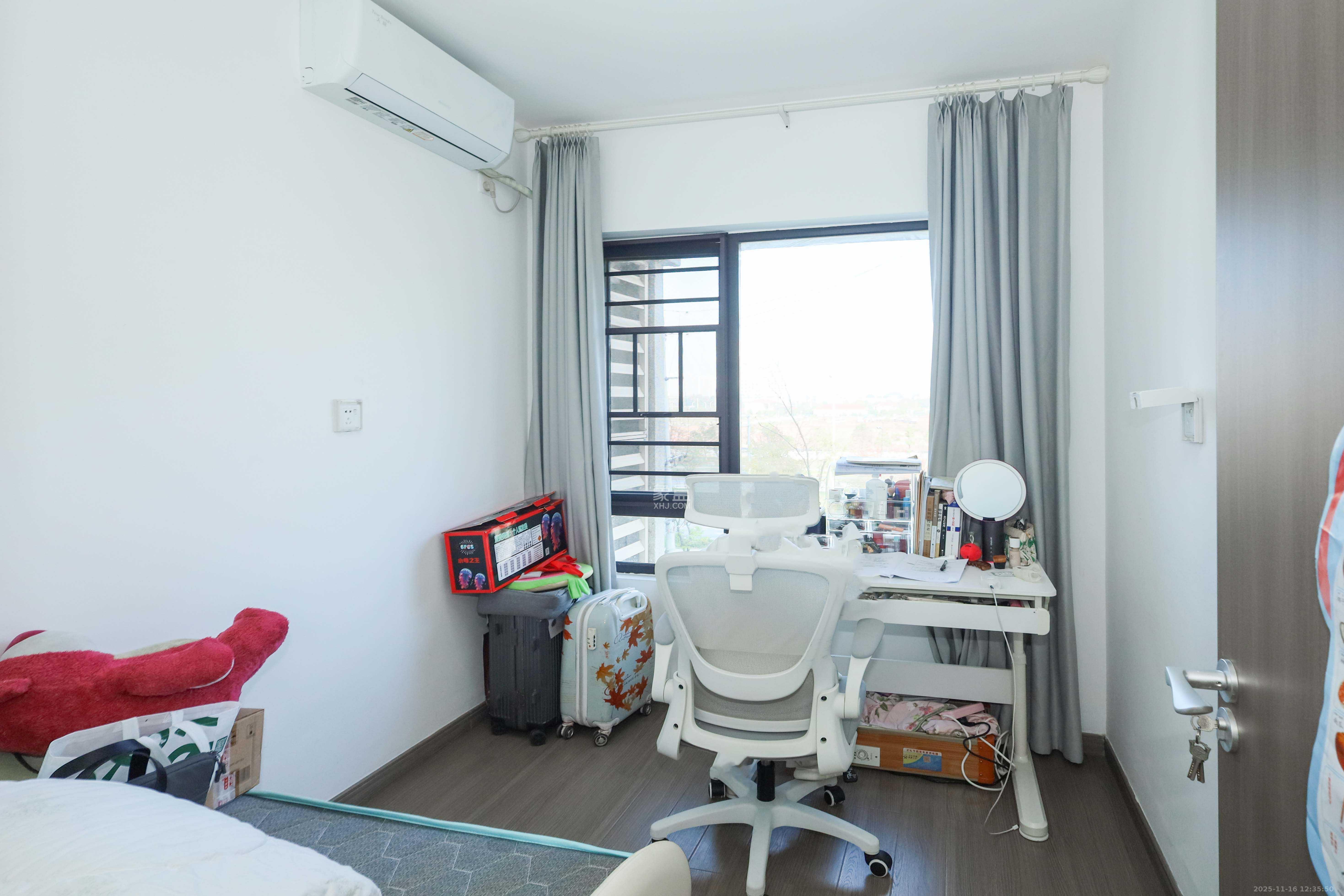 越秀亲爱里  4室2厅2卫    135.0万卧室