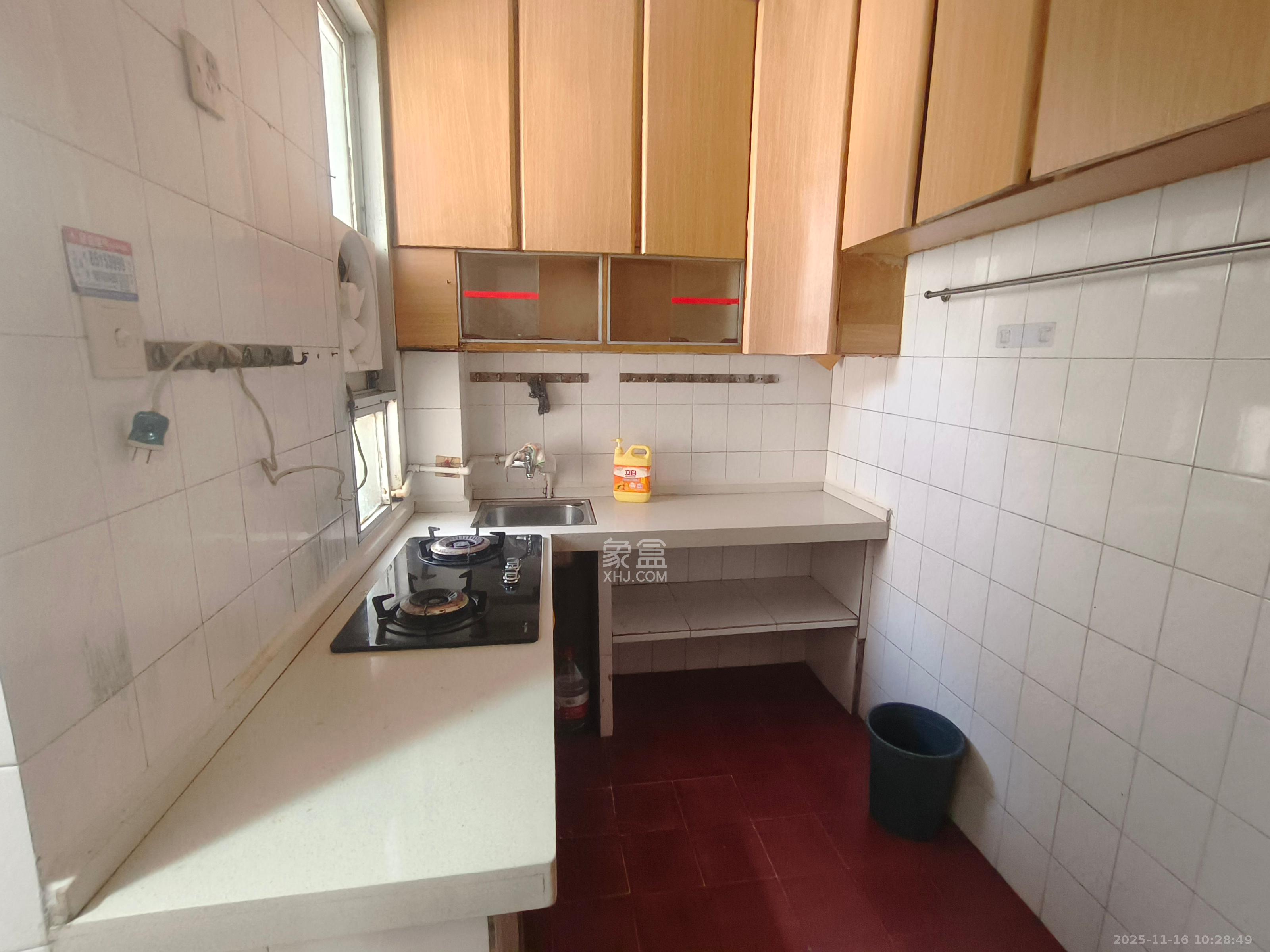 西湖新村  3室1厅1卫    2600.0元/月室内图