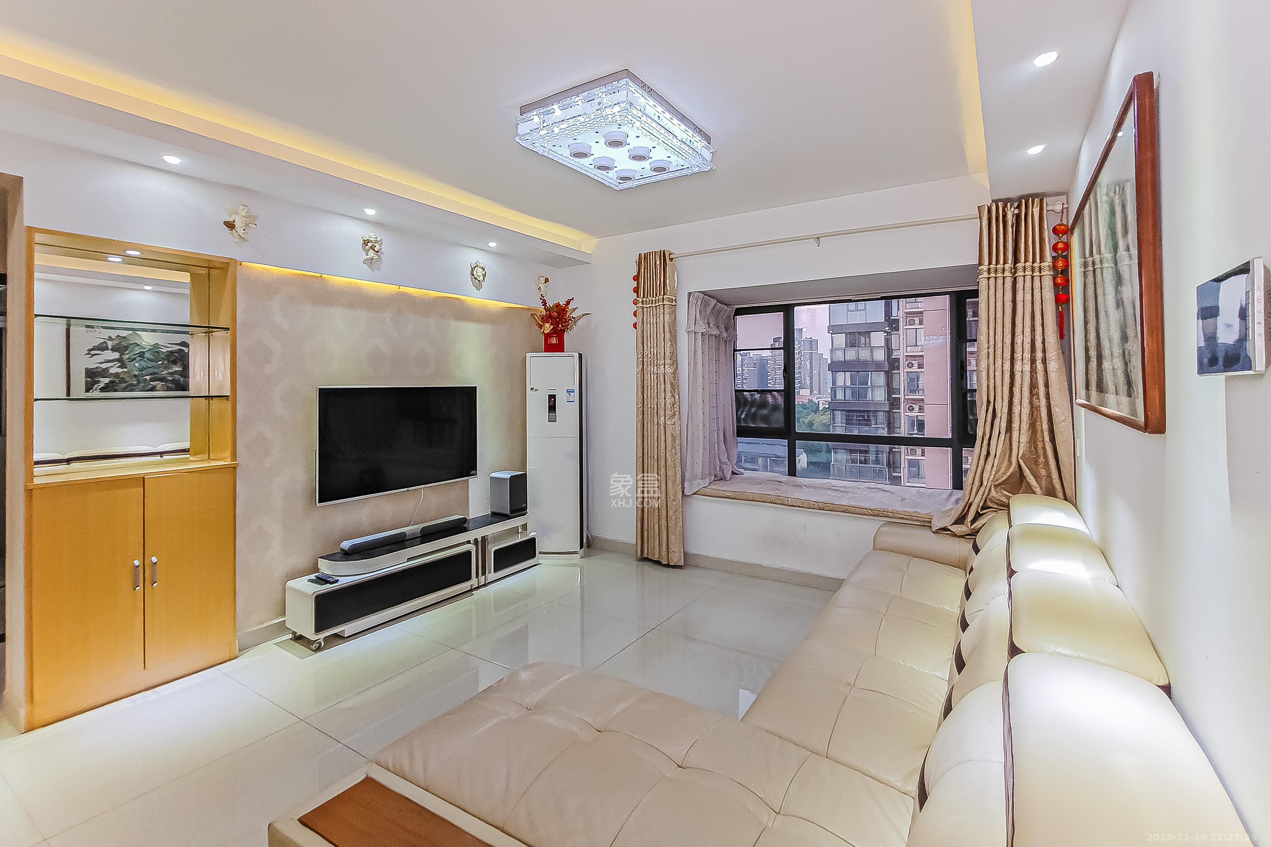 钱隆首府(福晟御园) 3室2厅2卫 135.0万 钱隆首府(福晟御园) 3室2厅2卫 135.0万客厅