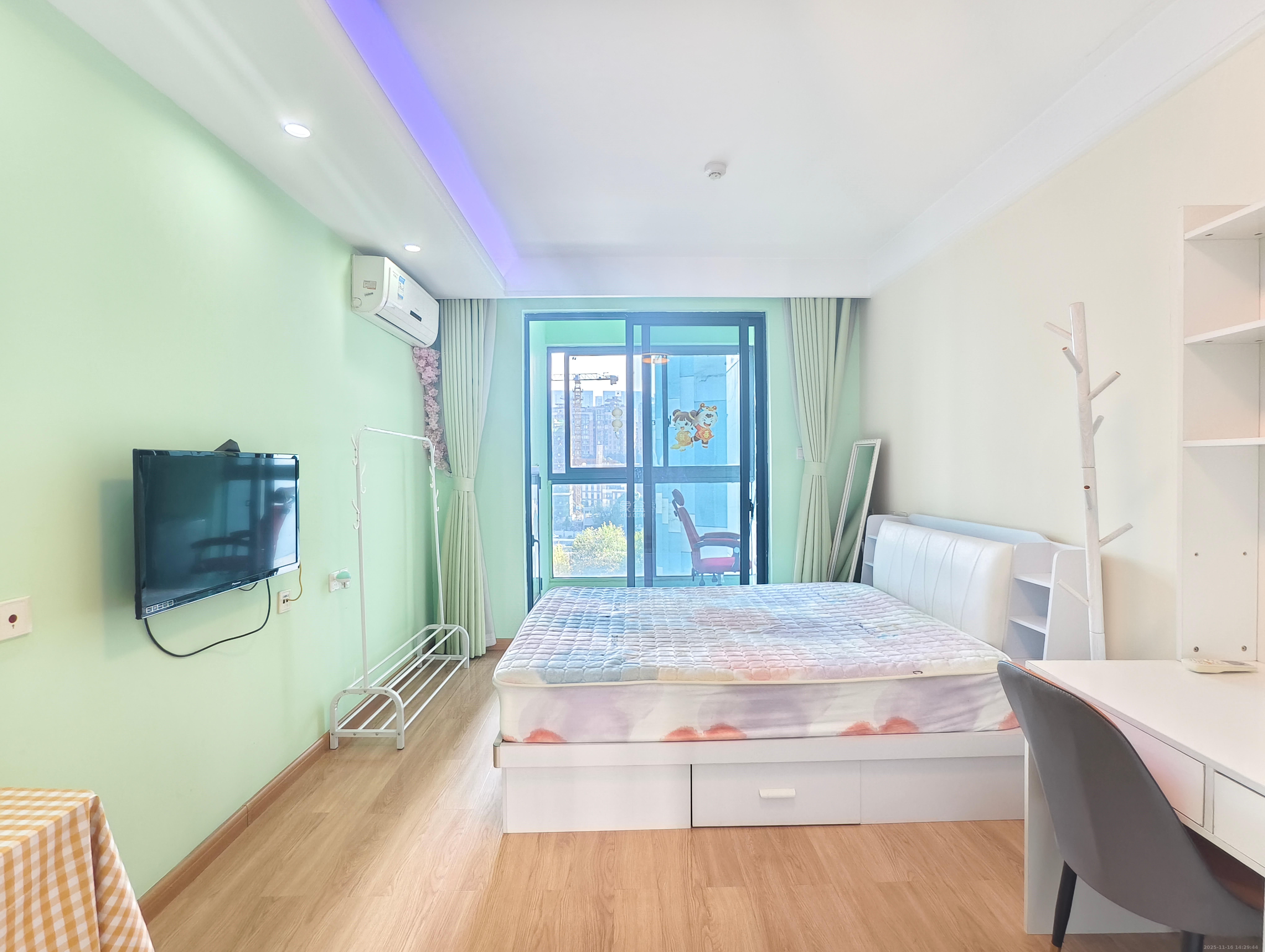 绿地中央广场 1室1厅1卫 1600.0元/月 绿地中央广场 1室1厅1卫 1600.0元/月室内图