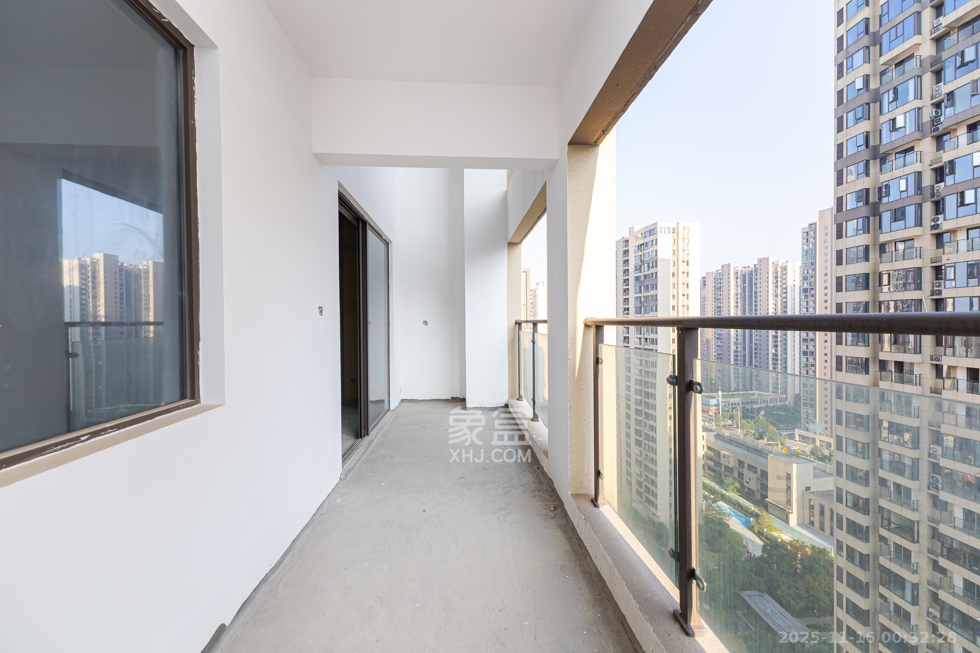 润和湘江天地C区  3室2厅2卫    108.0万阳台