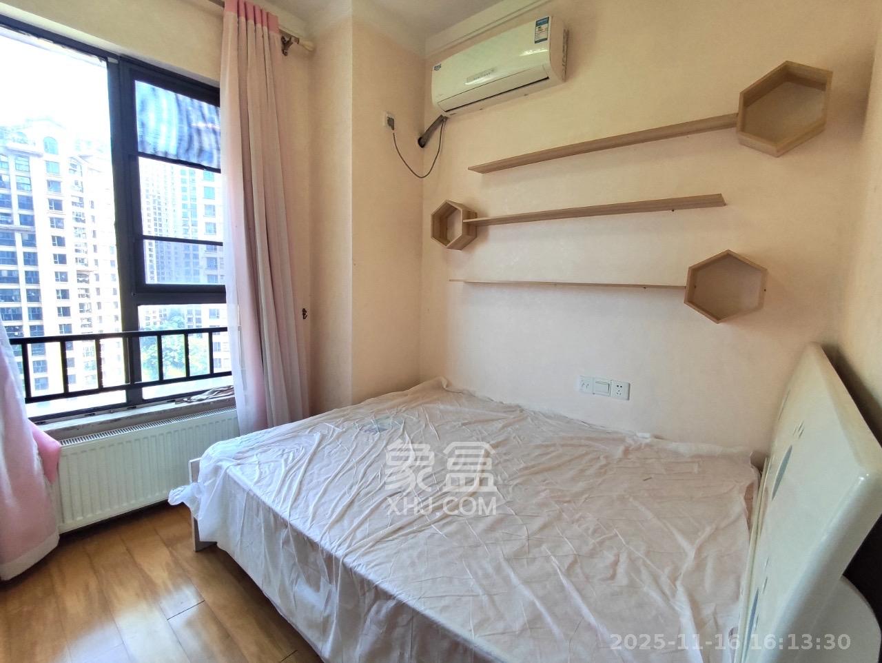 珠江郦城探香里 3室2厅1卫 2300.0元/月 珠江郦城探香里 3室2厅1卫 2300.0元/月室内图