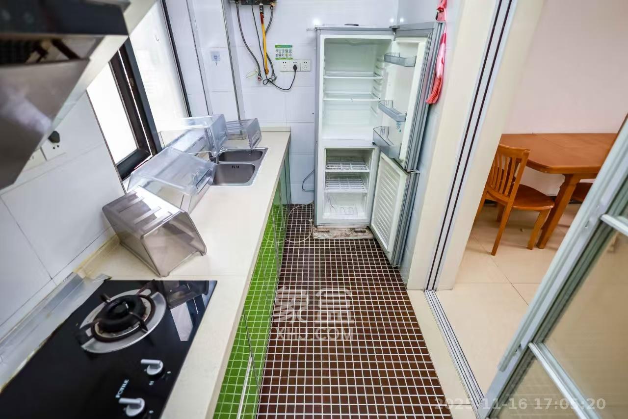 莱茵城  3室2厅2卫    2000.0元/月室内图