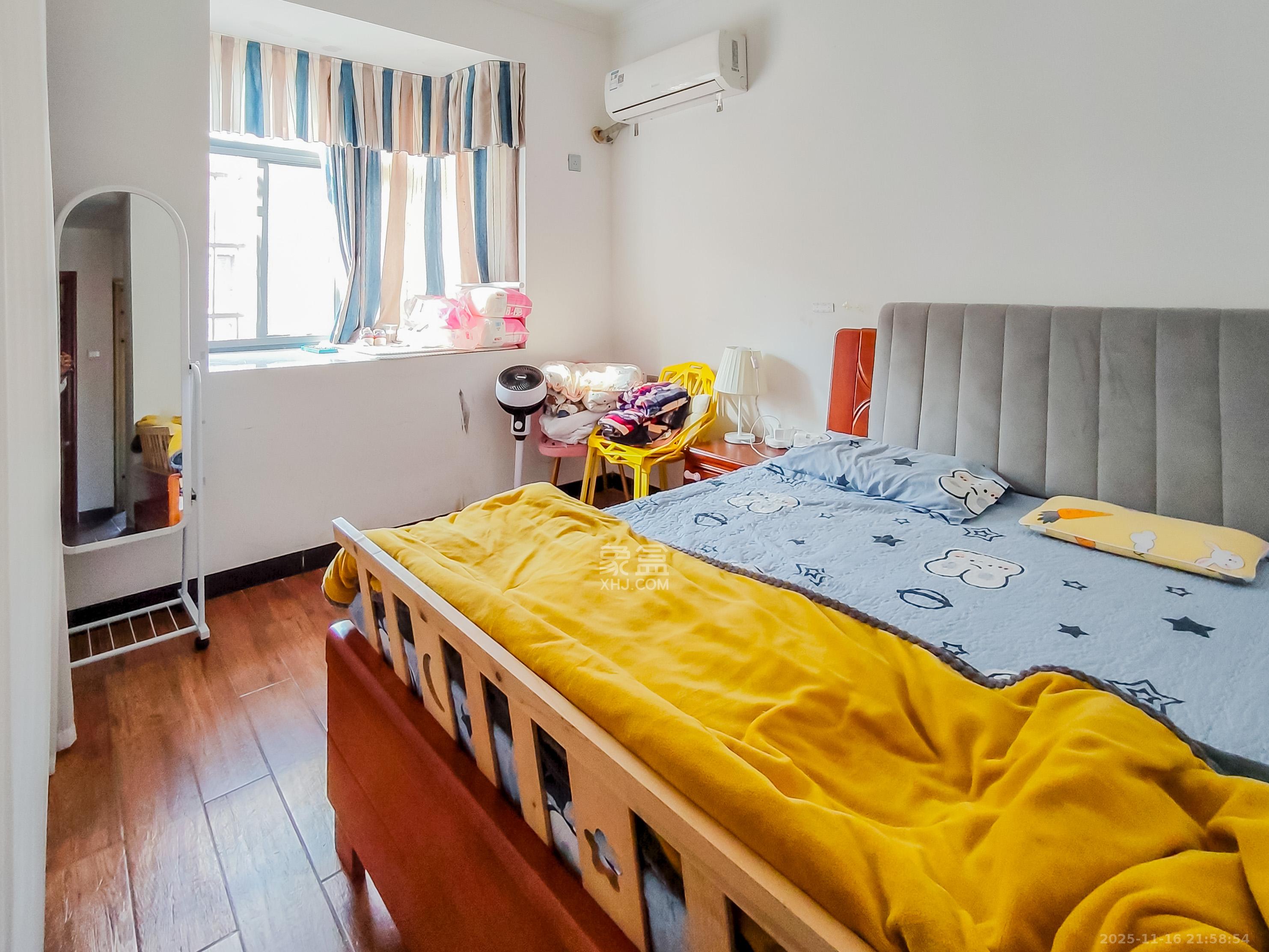 岸芷汀兰  4室2厅2卫    70.0万卧室