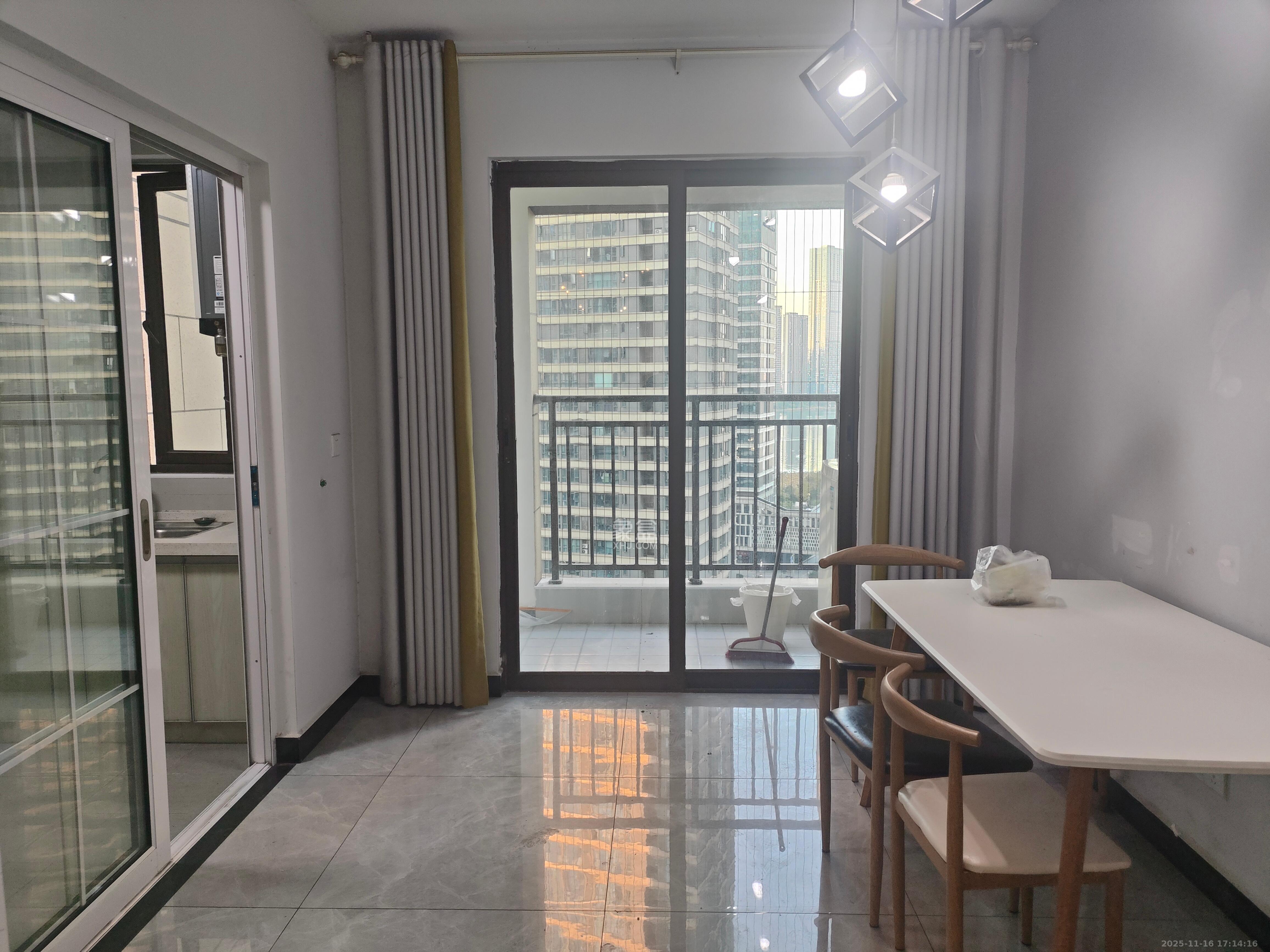 卓越浅水湾  4室2厅2卫    3200.0元/月室内图