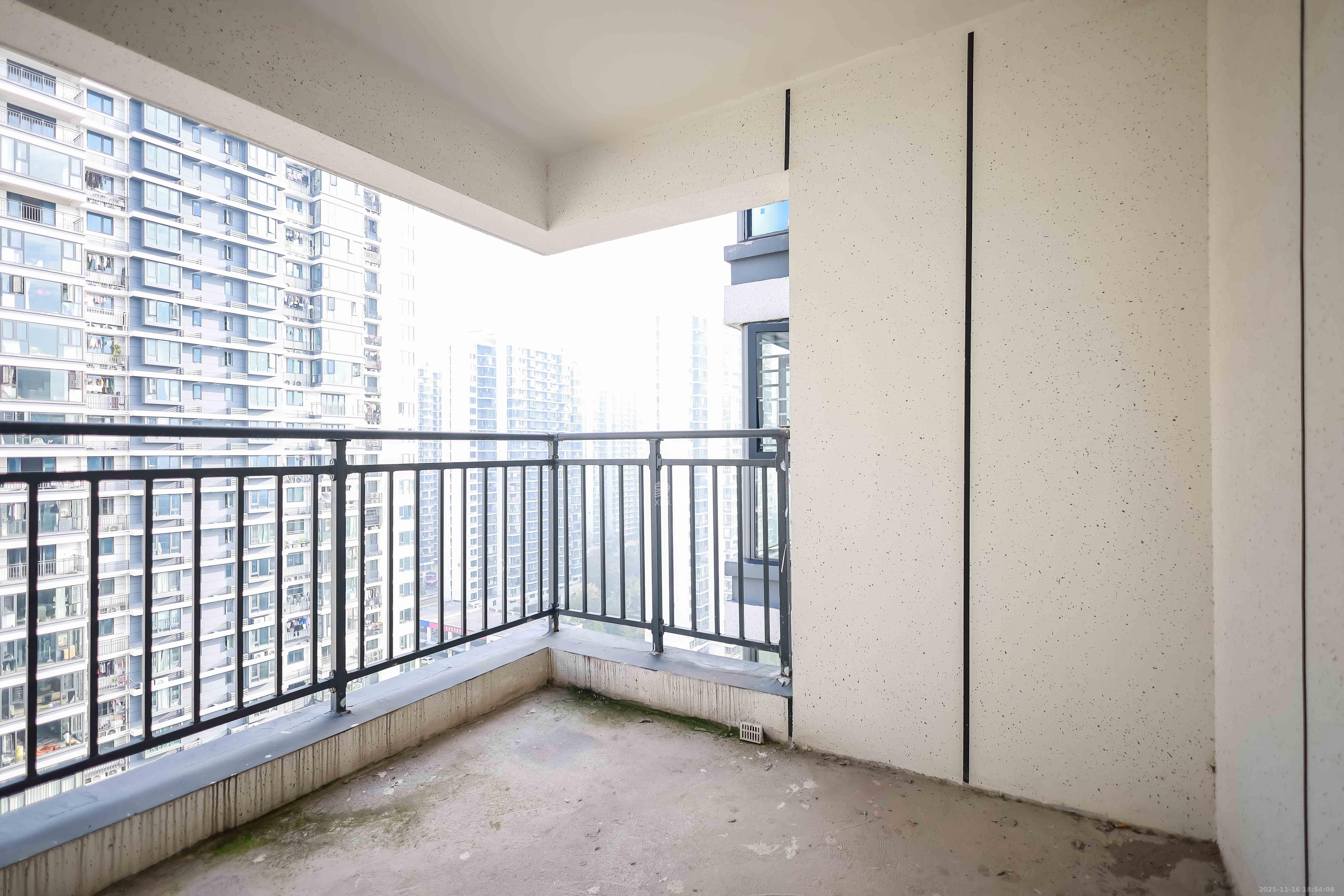 保利恒伟时光印象  3室2厅2卫    106.0万卧室