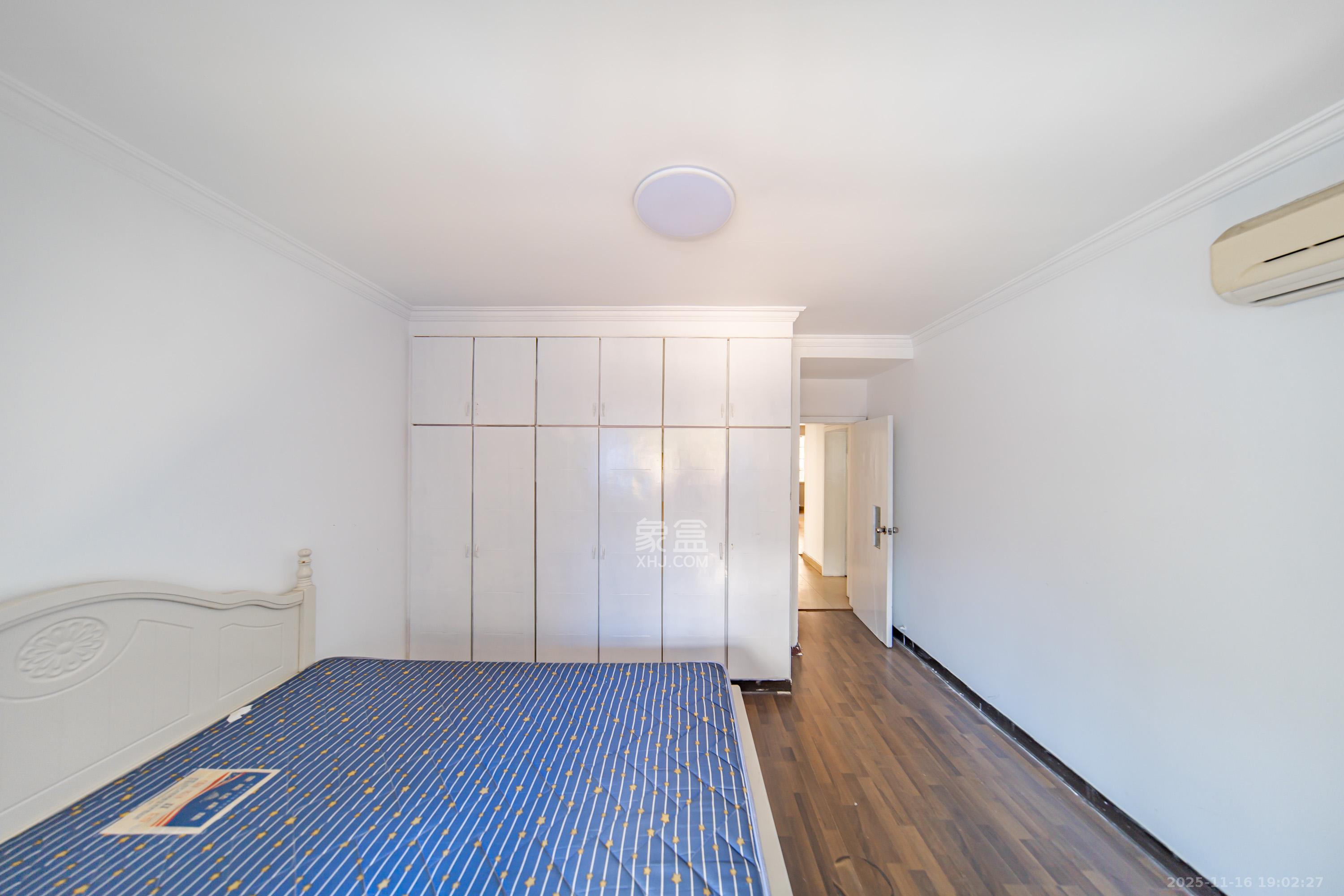 四方小区  3室2厅2卫    70.0万卧室