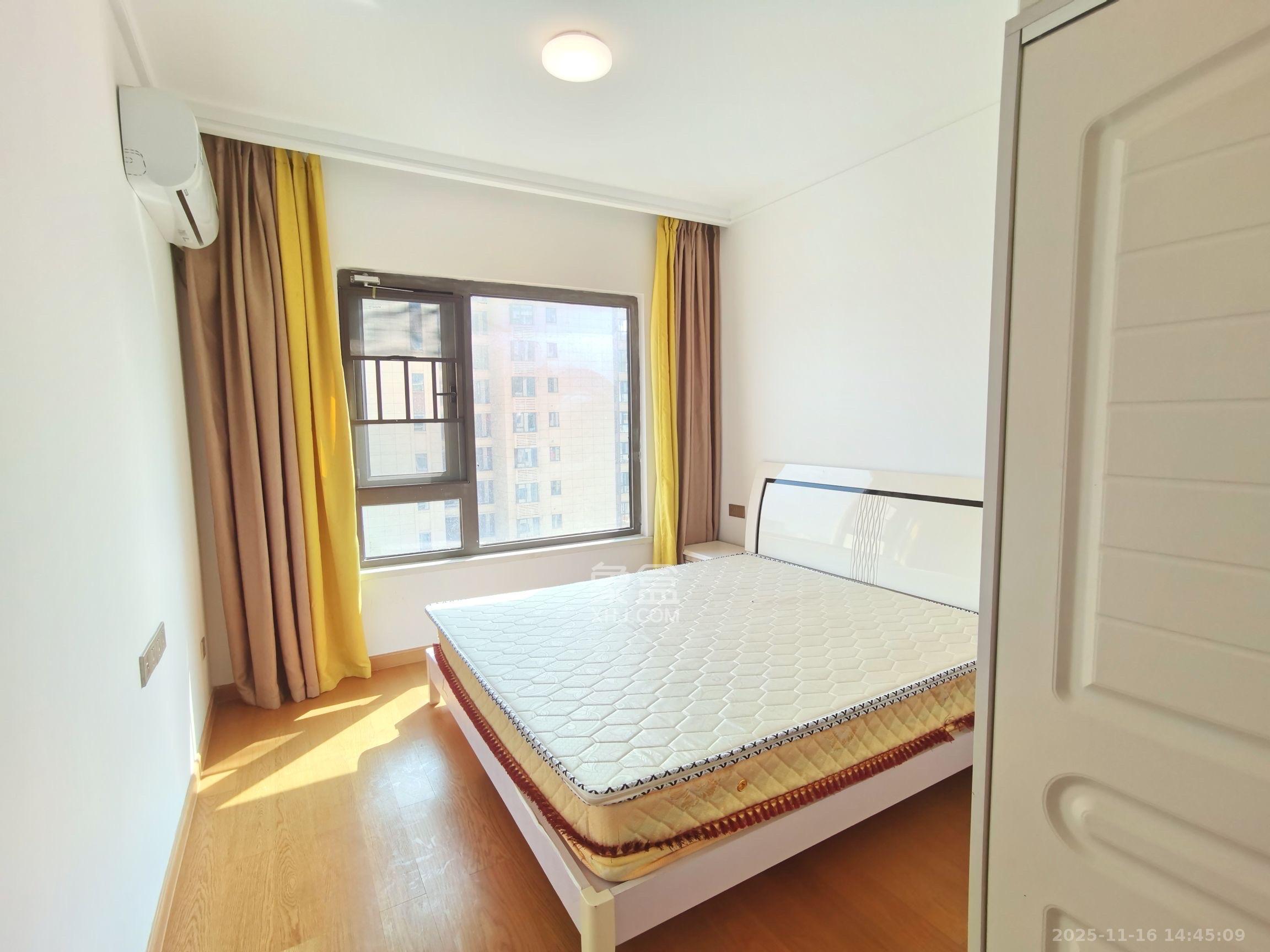 阳光城尚东湾蓝莓苑  3室1厅1卫    2500.0元/月室内图