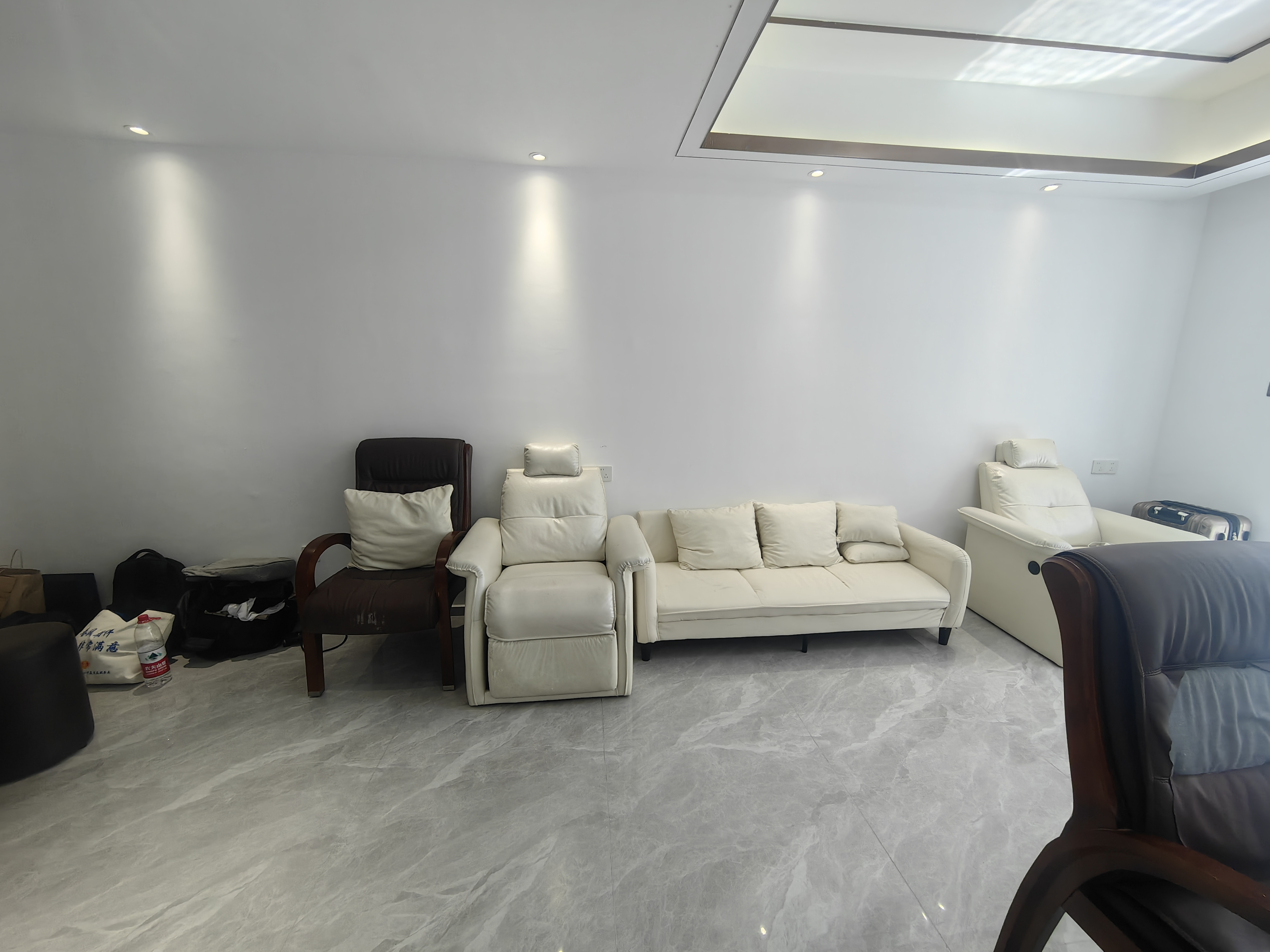 海航豪庭南苑  1室1厅1卫    3000.0元/月室内图