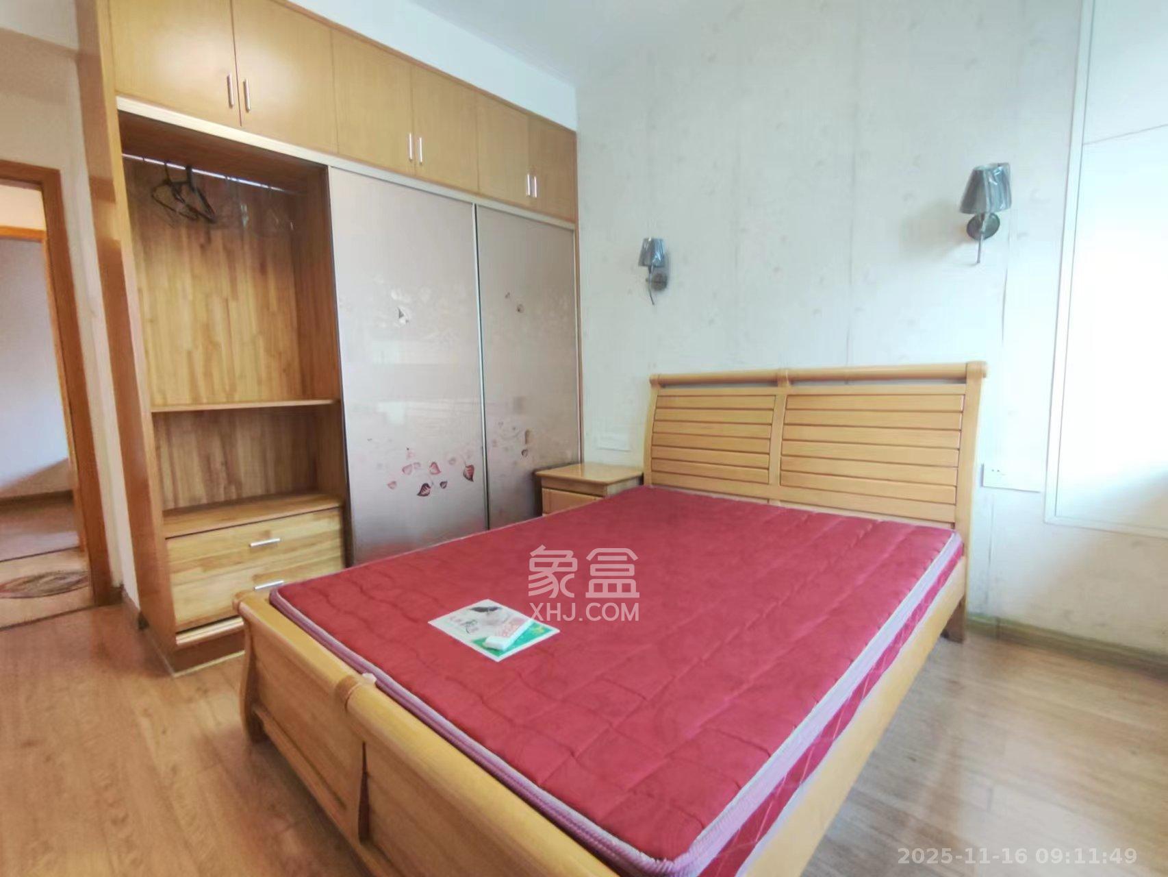 新城新世界一二三期  2室2厅1卫    2500.0元/月室内图