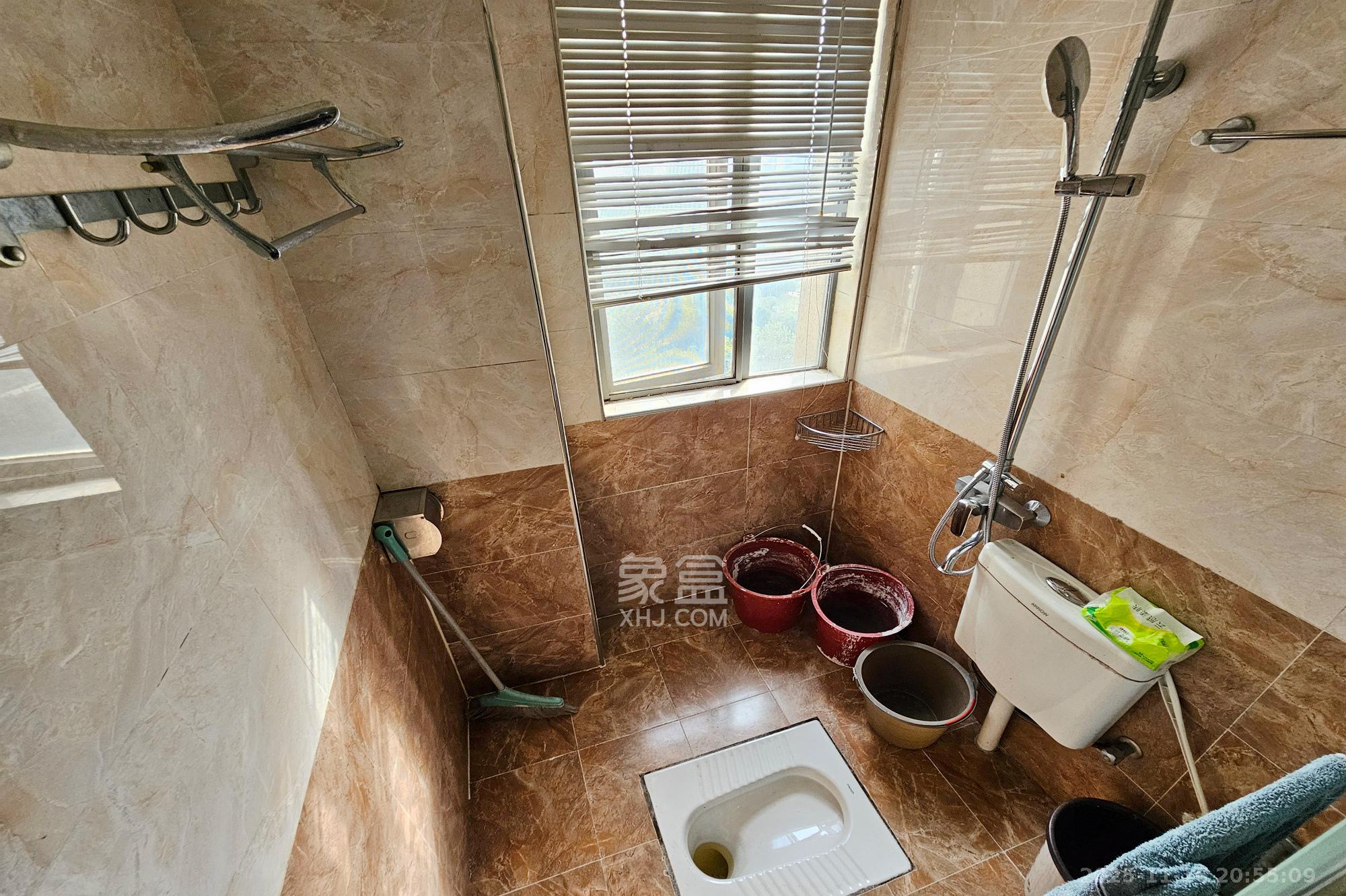 嘉宇盛世华章  3室2厅2卫    100.0万卫生间