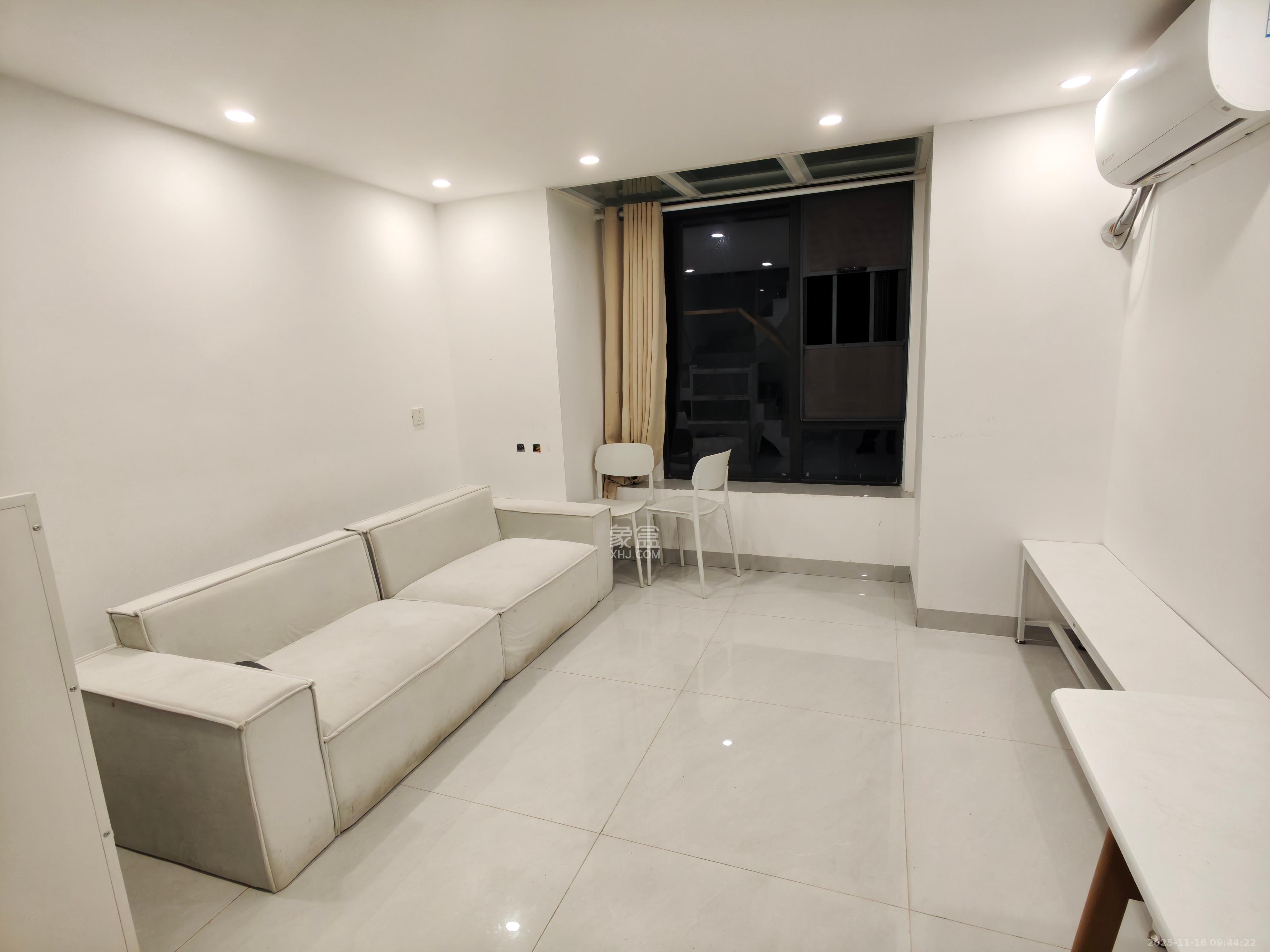 越秀悦湖台  2室1厅1卫    2200.0元/月