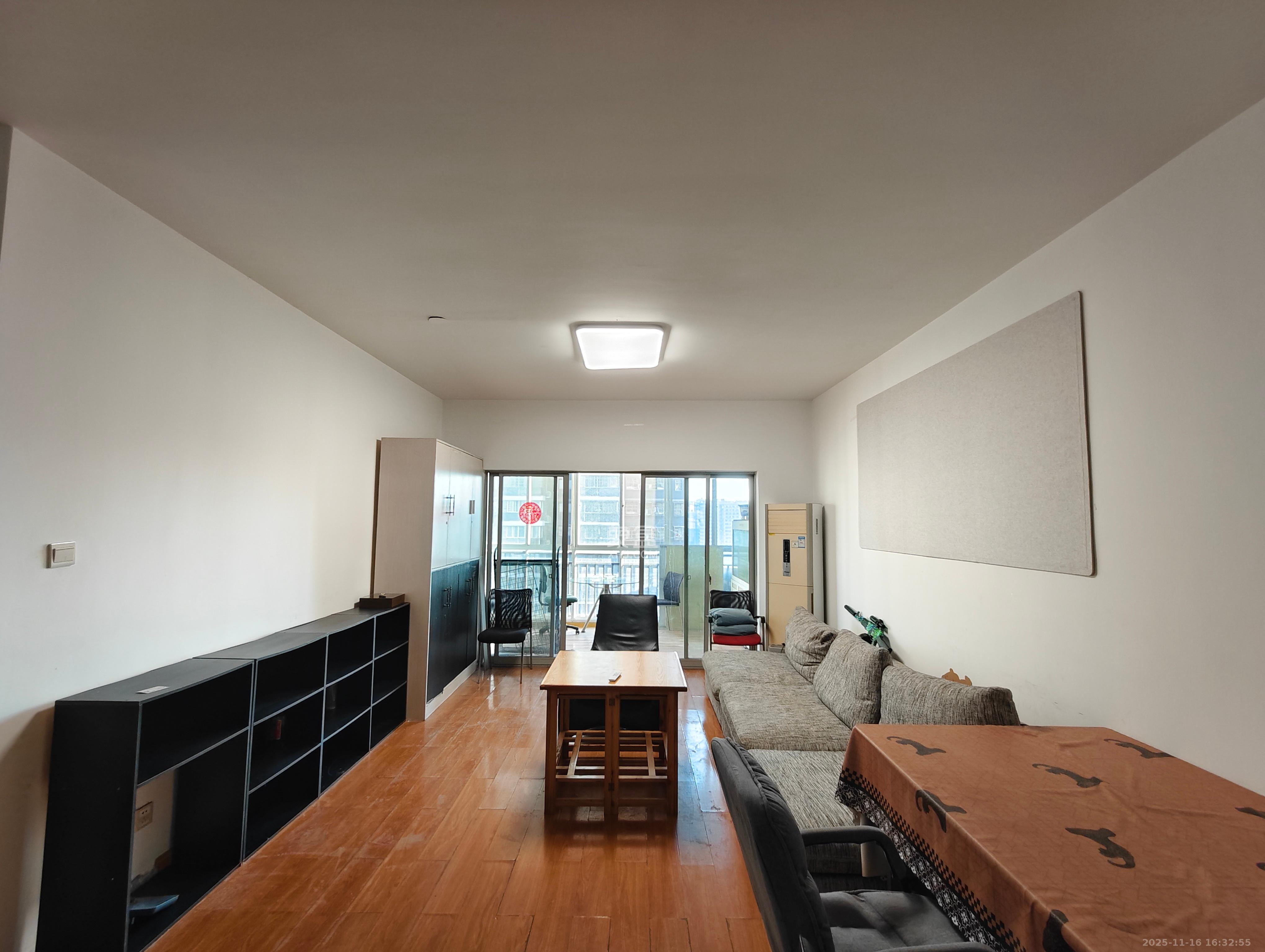 白沙湾嘉园 3室2厅2卫 2200.0元/月 白沙湾嘉园 3室2厅2卫 2200.0元/月室内图